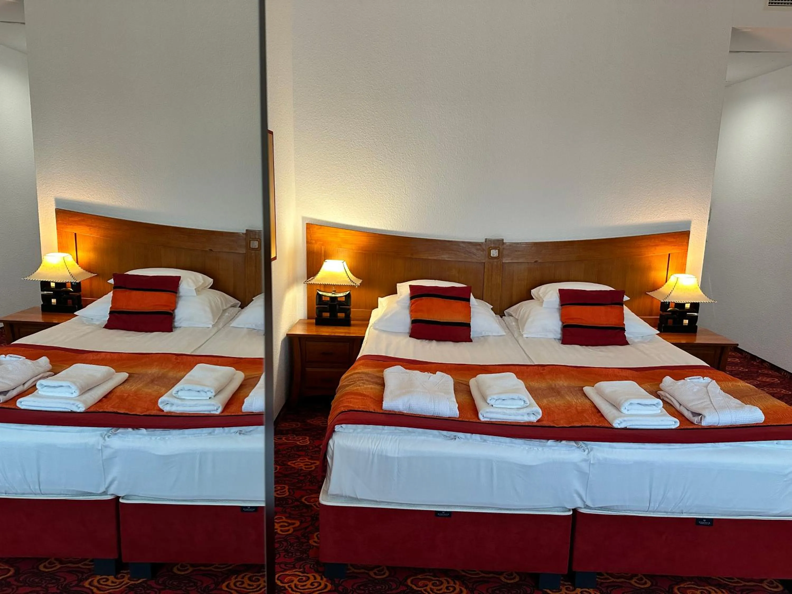 Bed in Liget Wellness és Konferencia Hotel