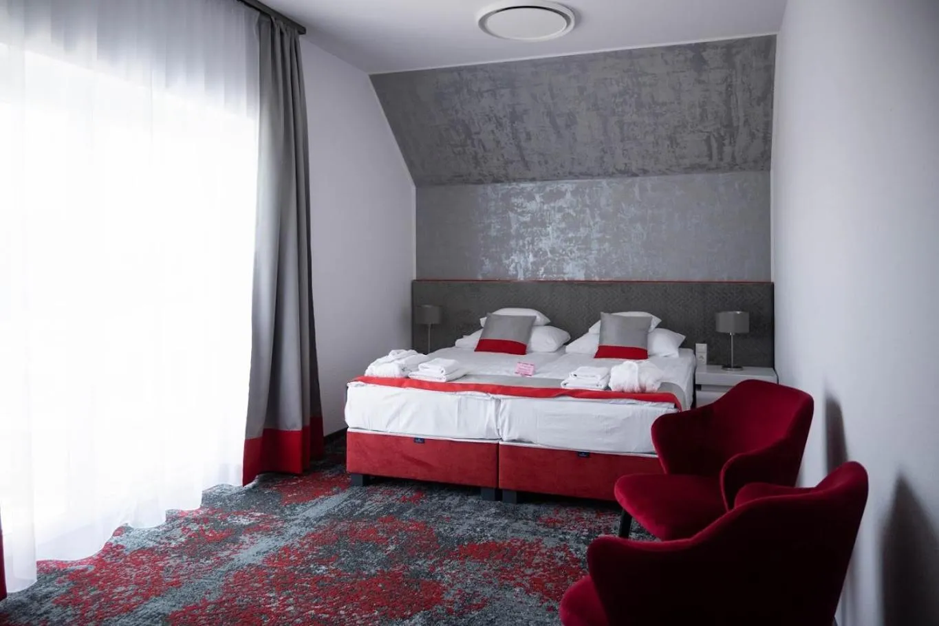 Bed in Liget Wellness és Konferencia Hotel