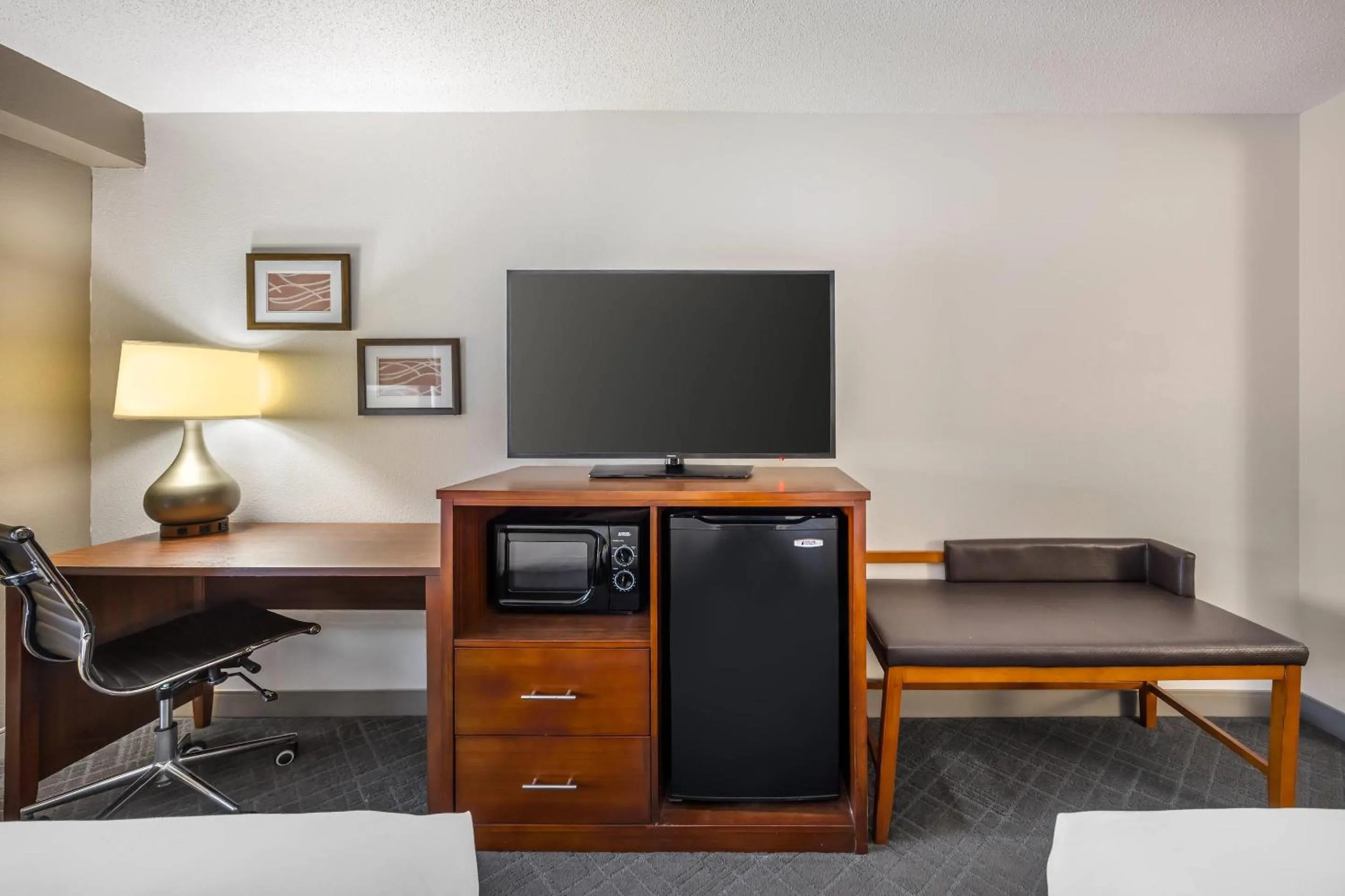 Bedroom in Comfort Inn & Suites Chattanooga West - Lookout Mountain