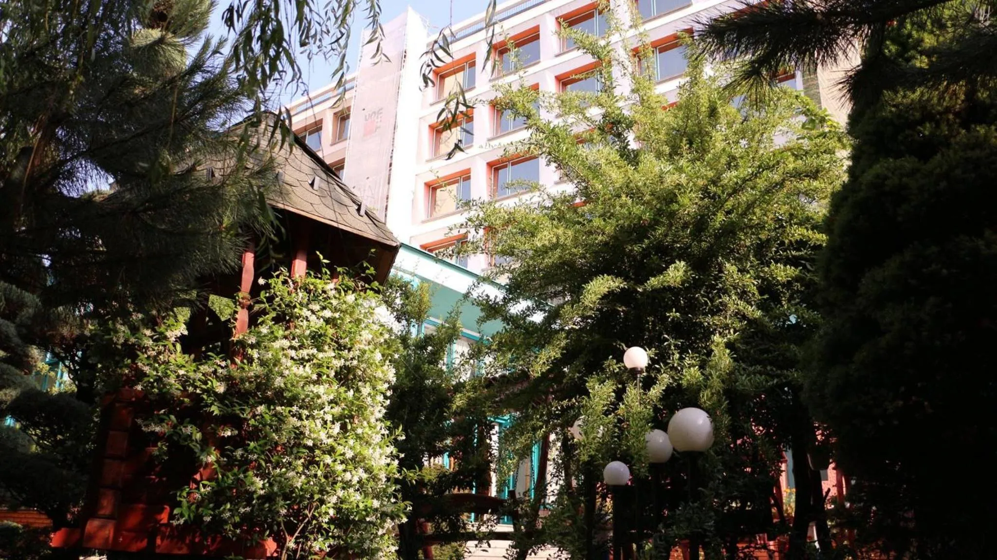 Facade/entrance in Hotel Carpati