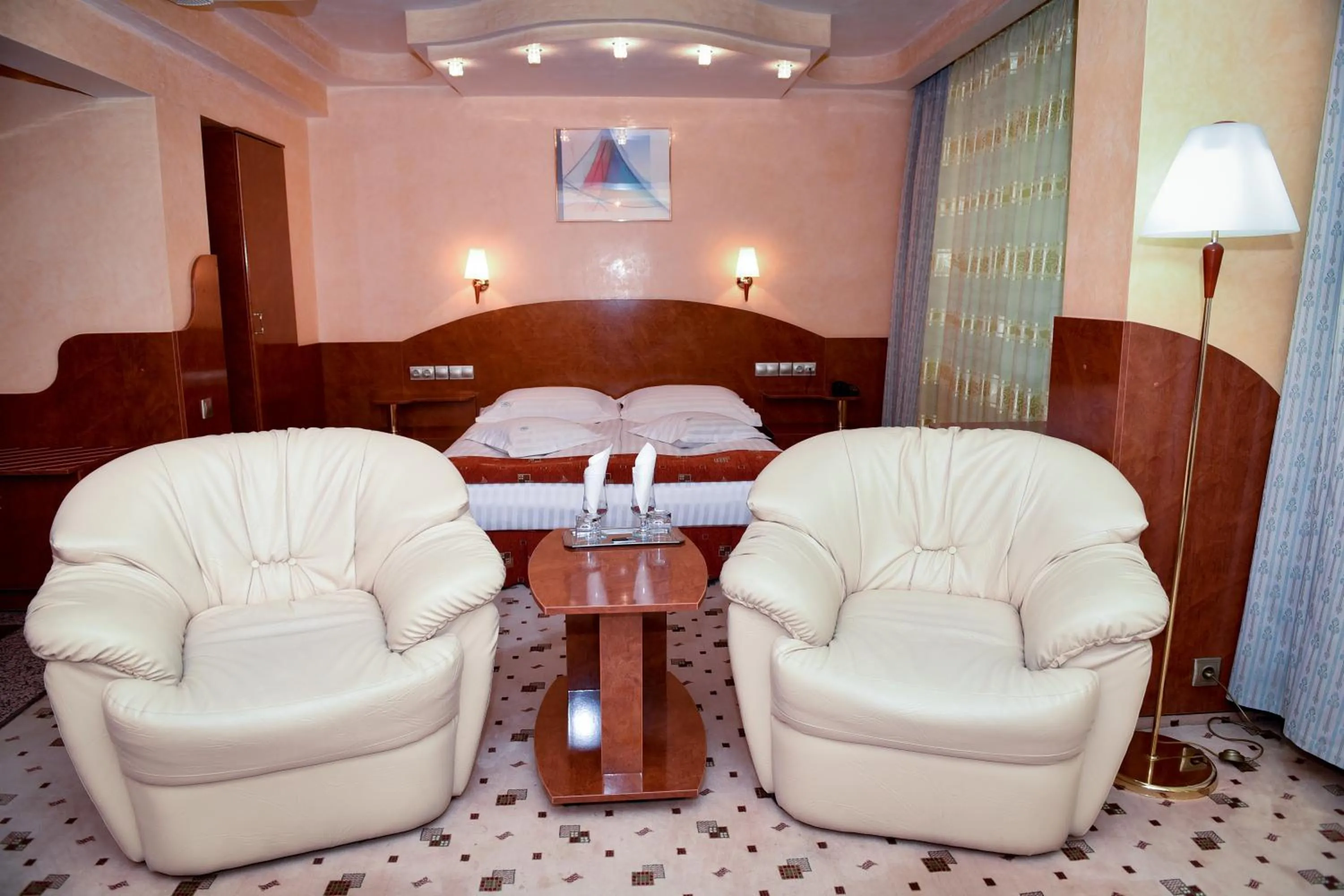 Photo of the whole room in Hotel Carpati