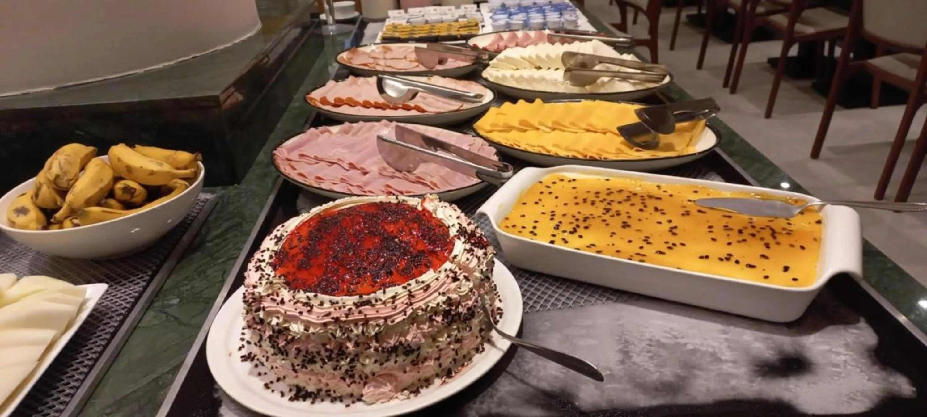 Breakfast in Regency Park Hotel