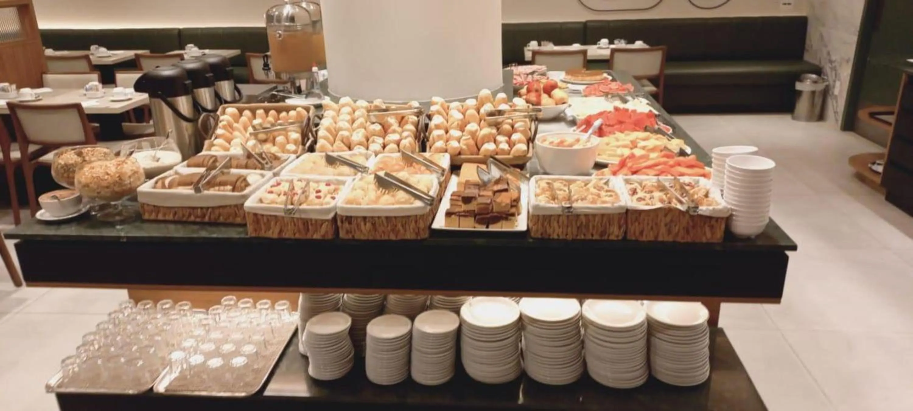 Breakfast in Regency Park Hotel