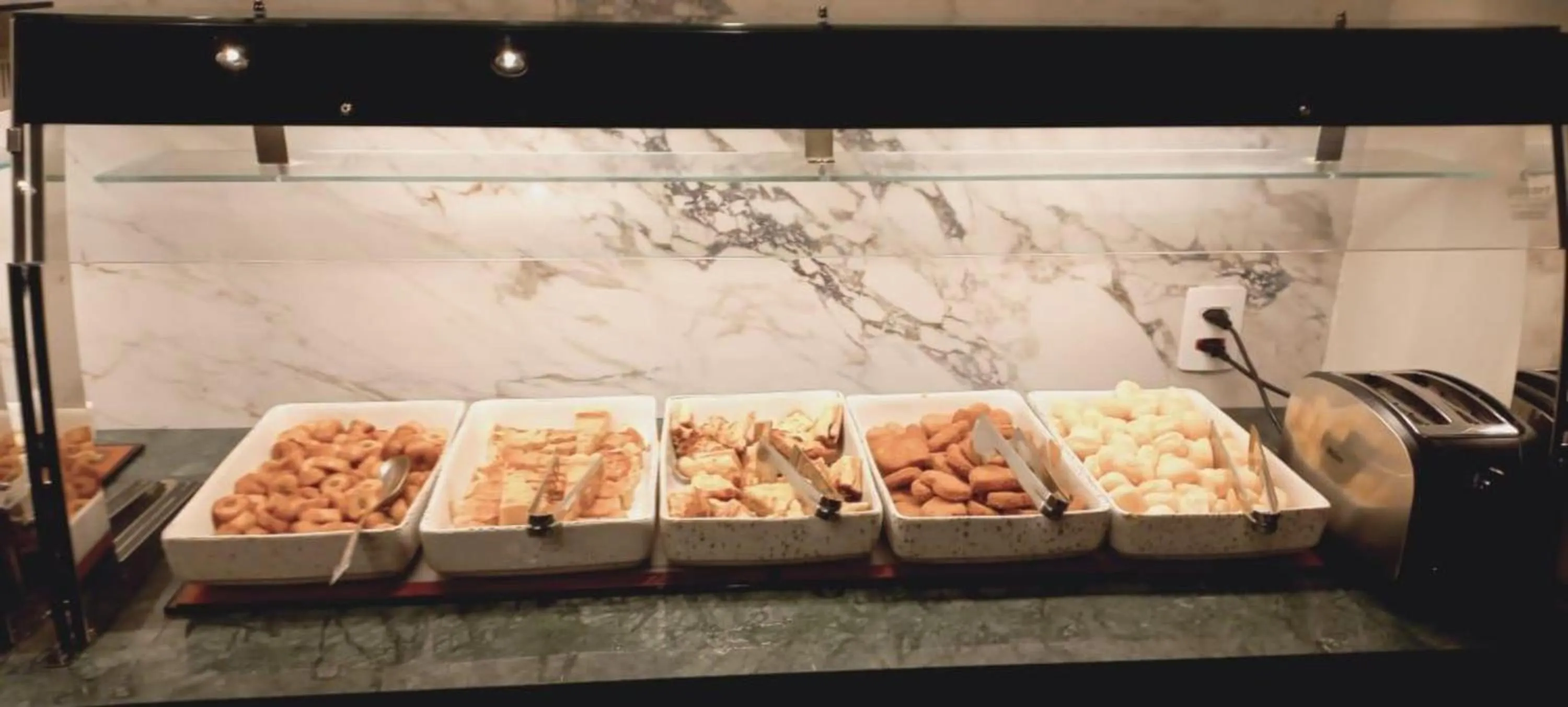 Breakfast in Regency Park Hotel