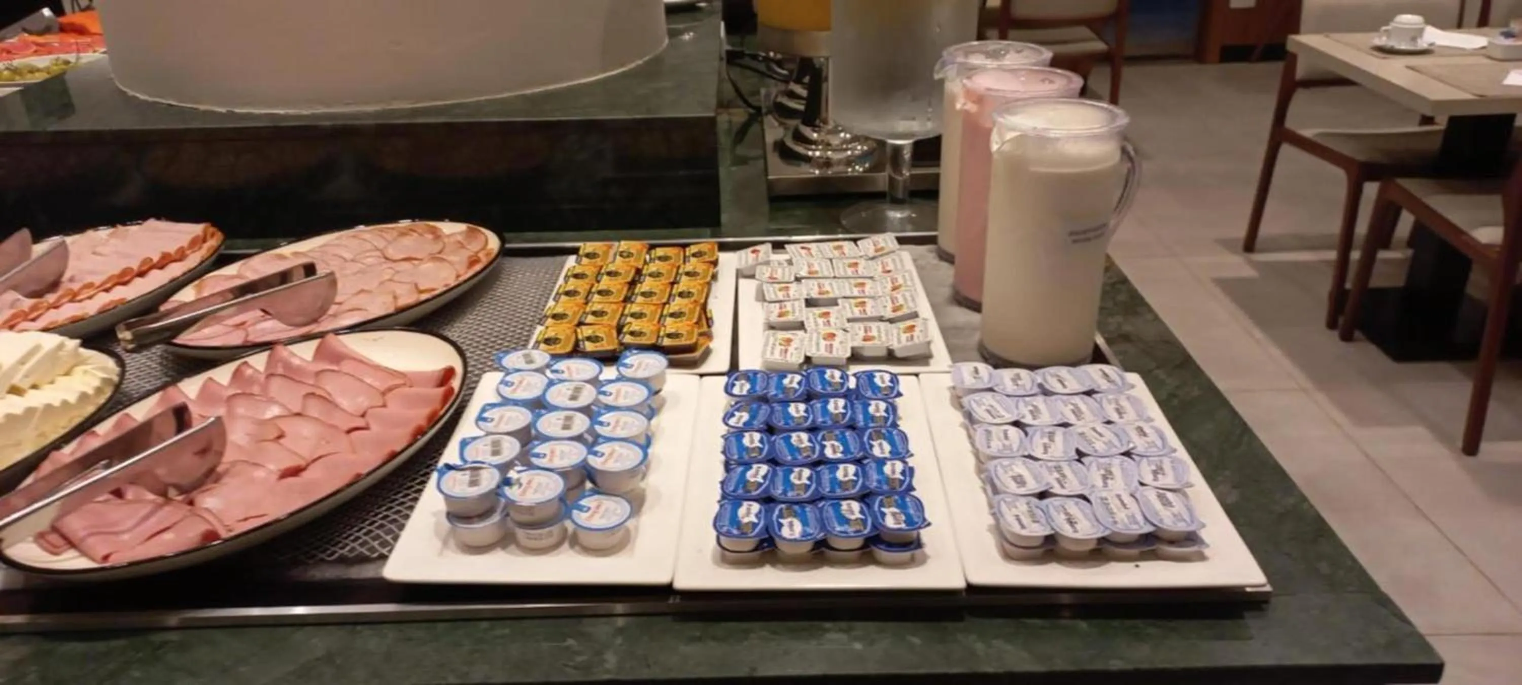 Breakfast in Regency Park Hotel