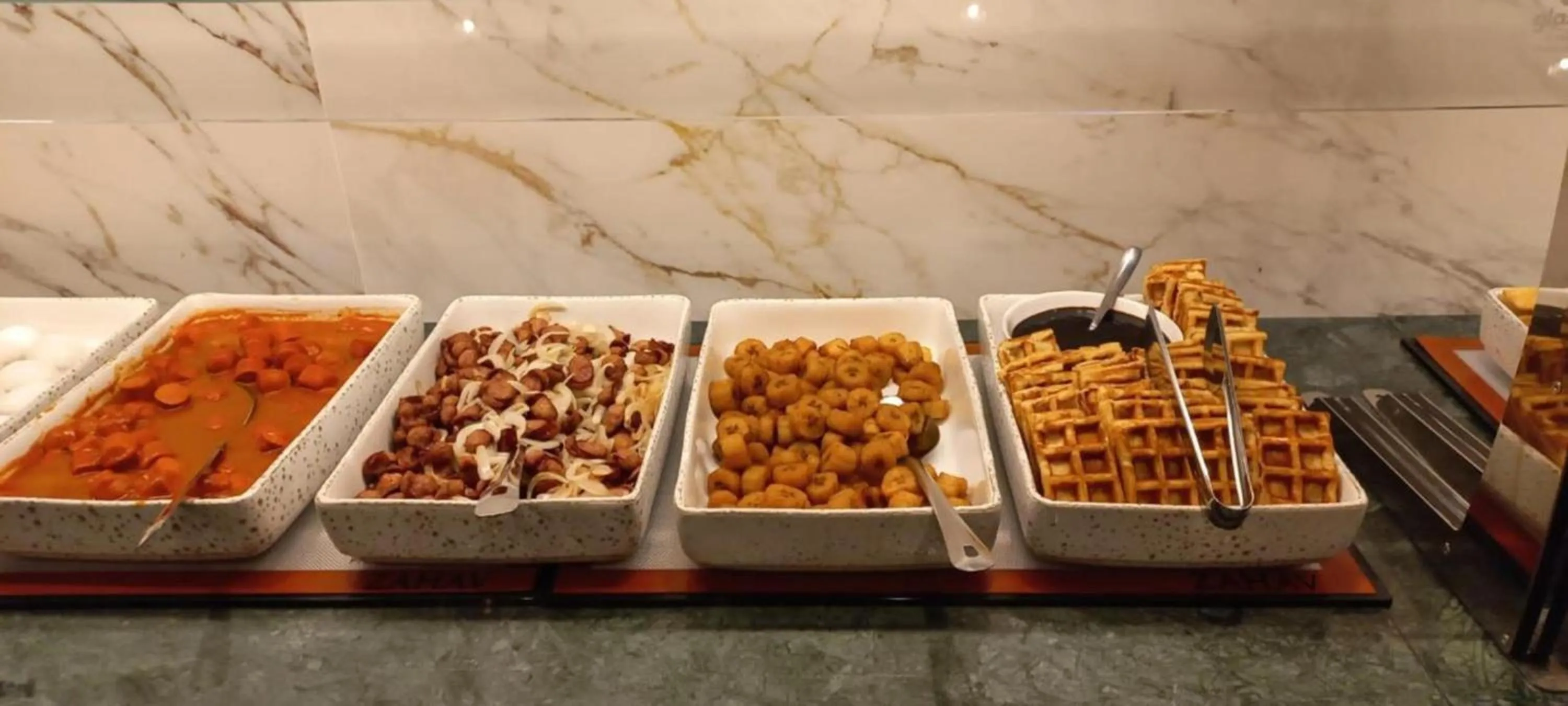 Breakfast in Regency Park Hotel