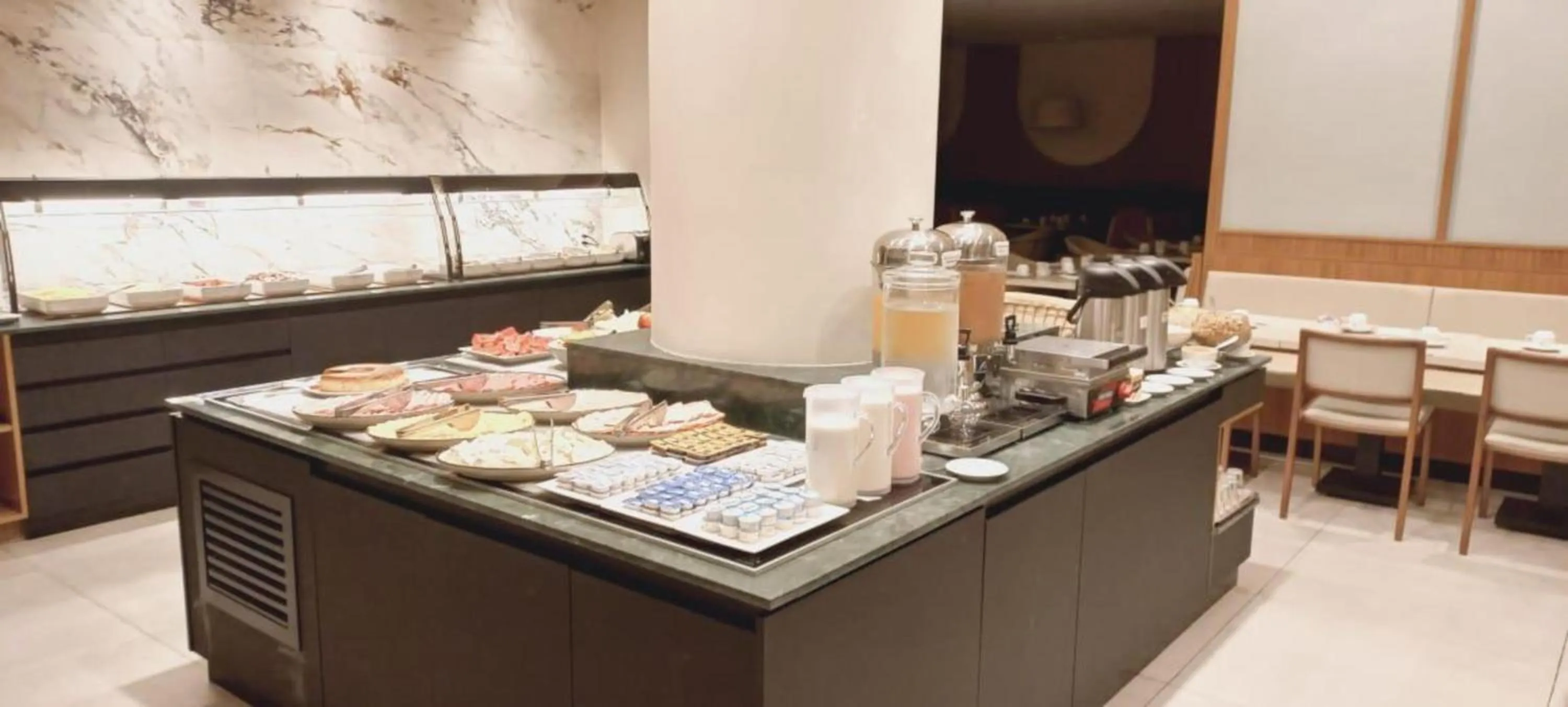 Breakfast in Regency Park Hotel