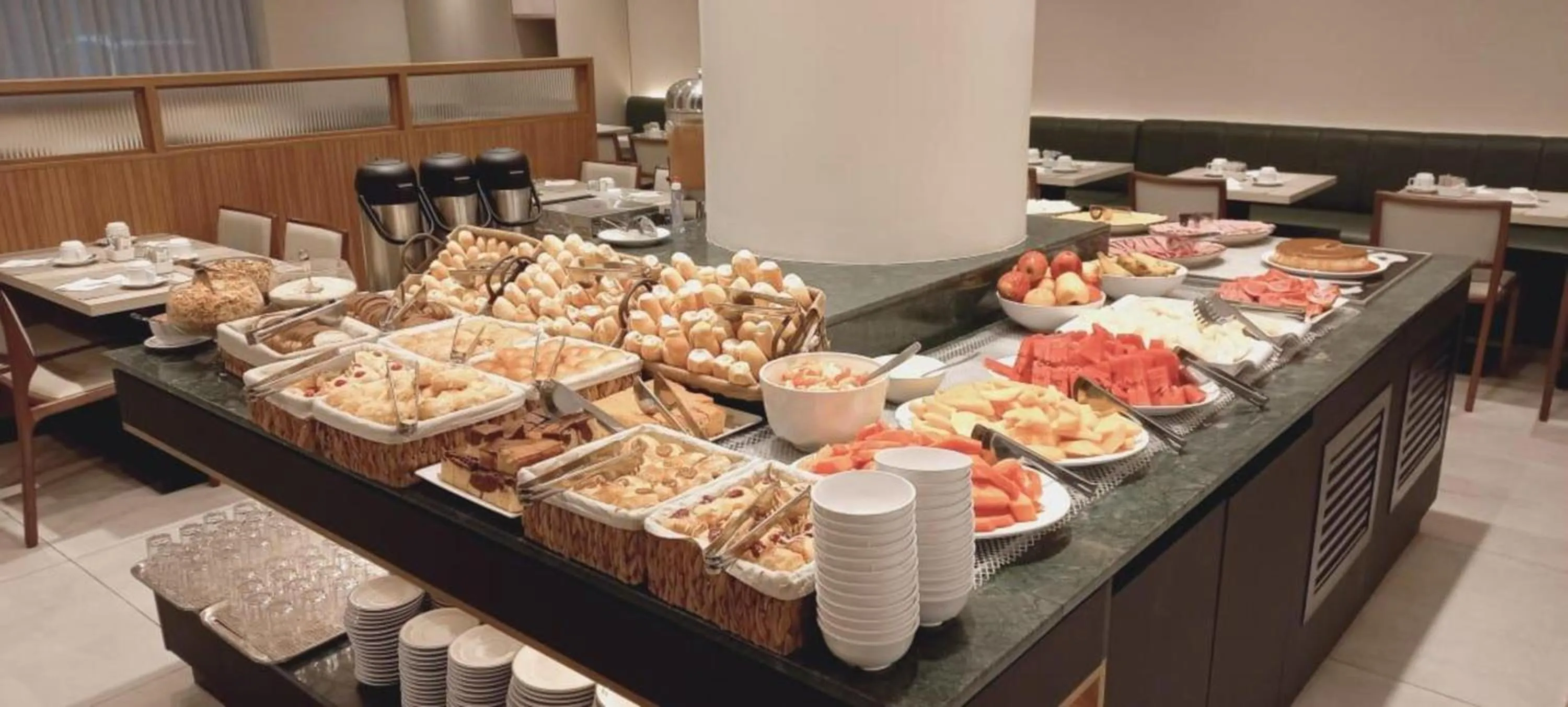 Breakfast in Regency Park Hotel