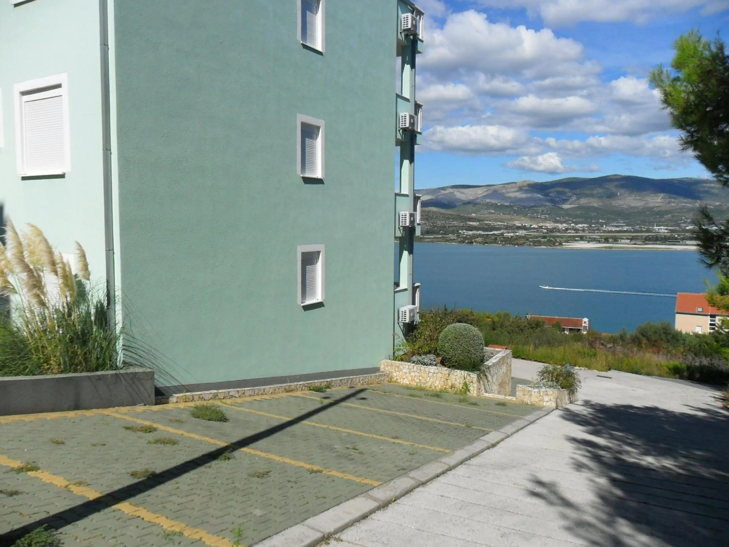 Property building in Apartments Villa Bayview