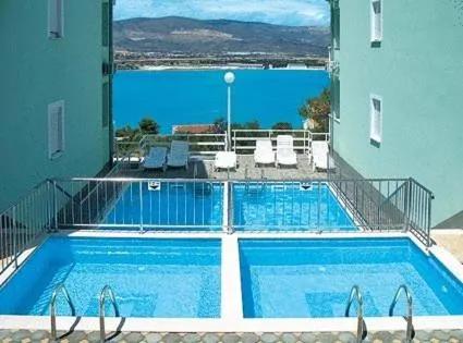 Swimming pool in Apartments Villa Bayview