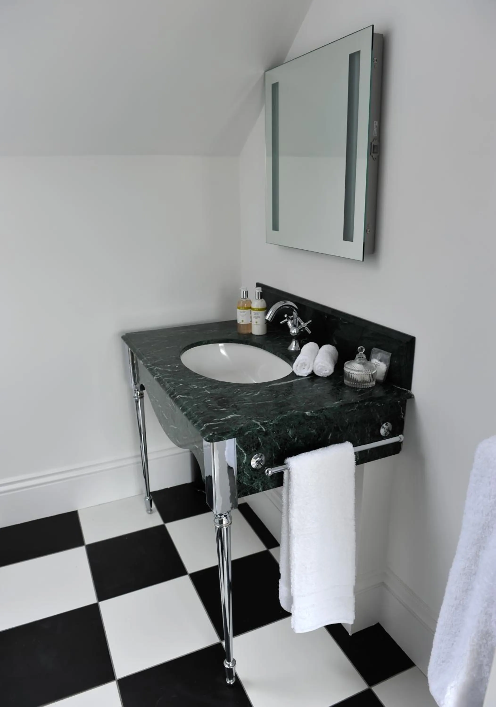 Bathroom in Suenos Guesthouse