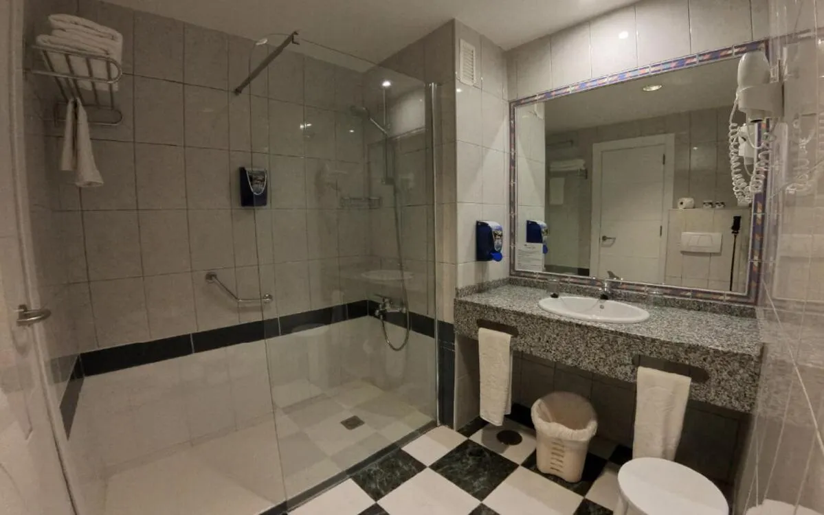 Shower in Club Hotel Drago Park