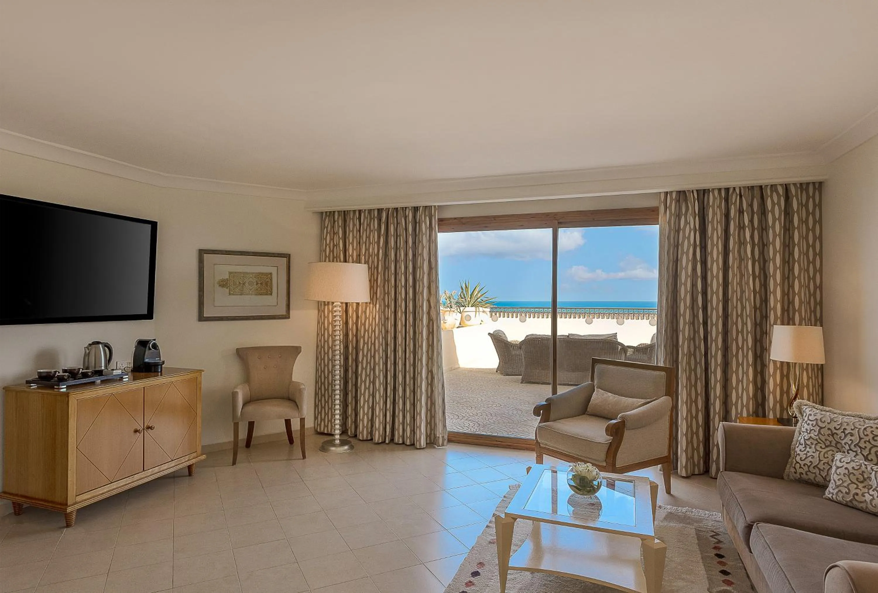 Living room in Mövenpick Resort & Marine Spa Sousse