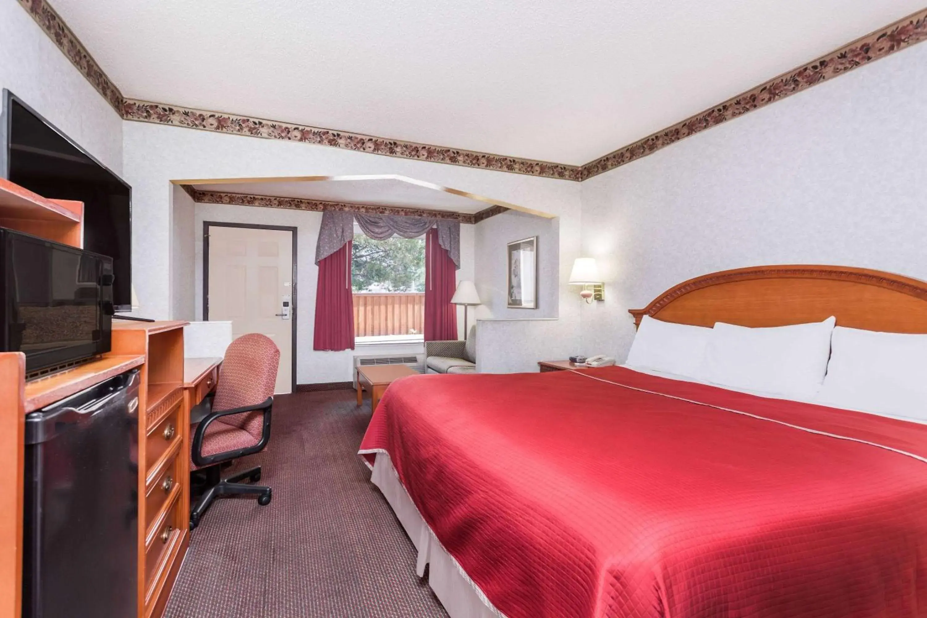 Photo of the whole room, Bed in Travelodge by Wyndham Chattanooga/Hamilton Place