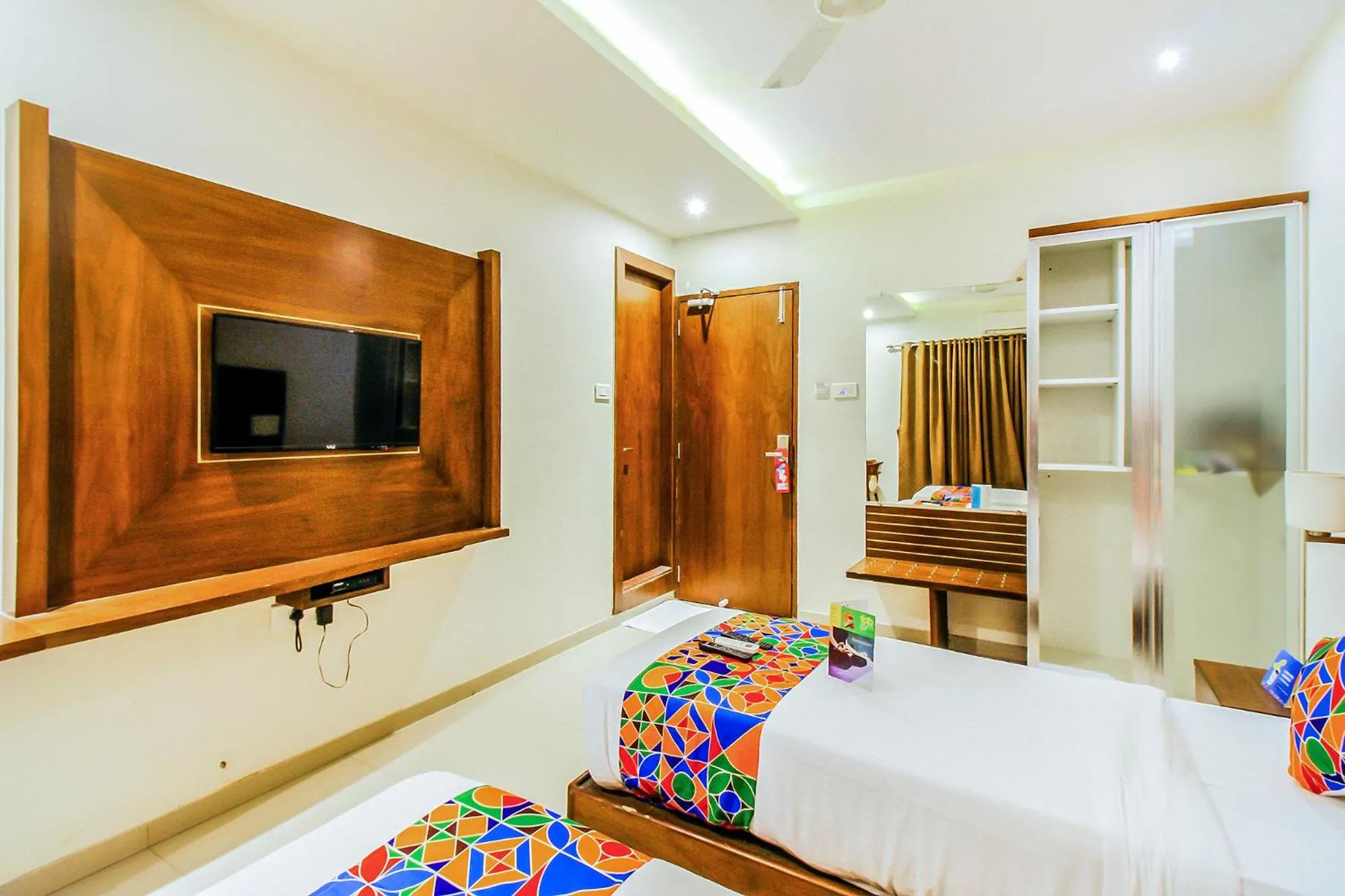 Bedroom, Bed in Via Empire Suite