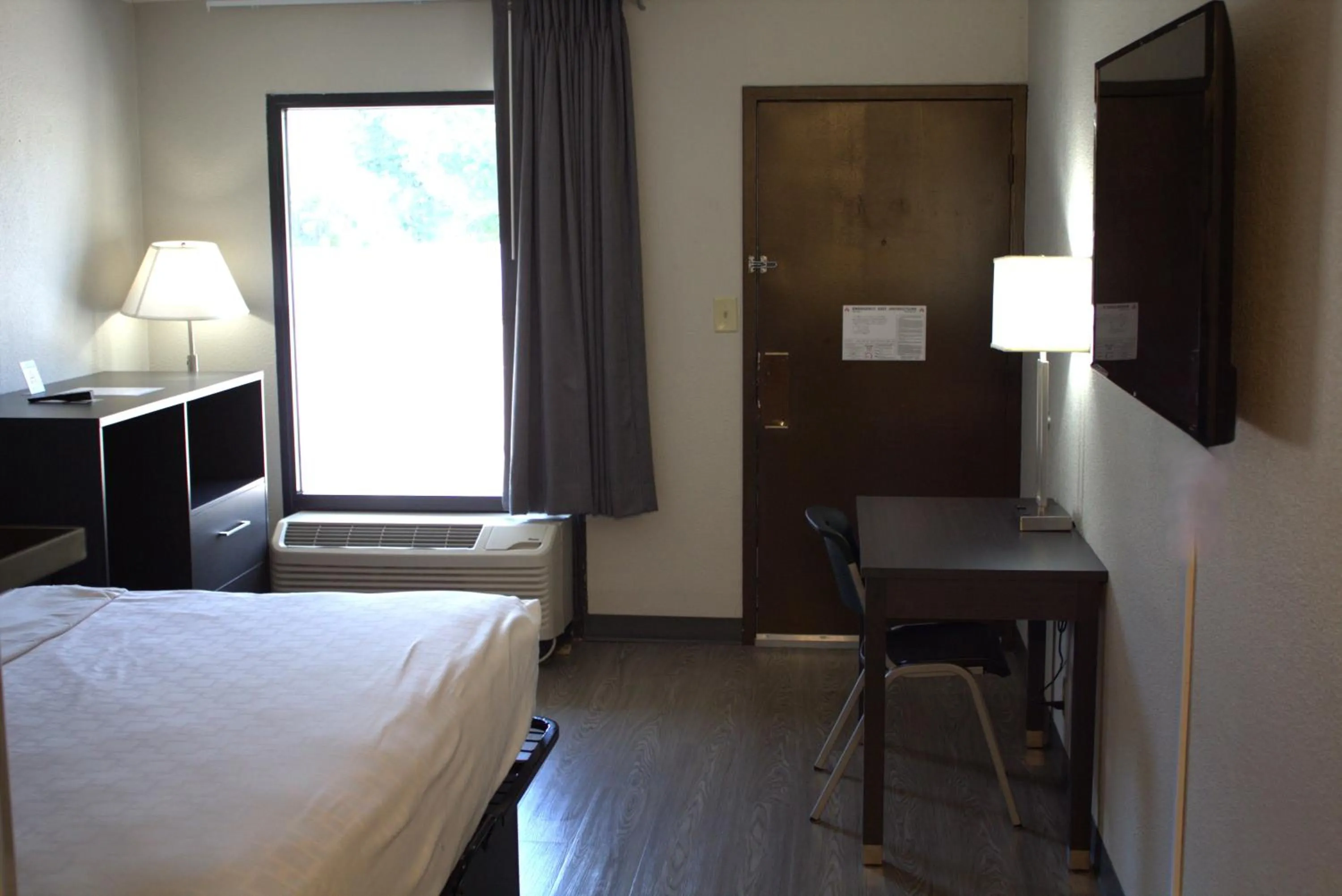 Bedroom, Bed in Clarion Pointe Statesville