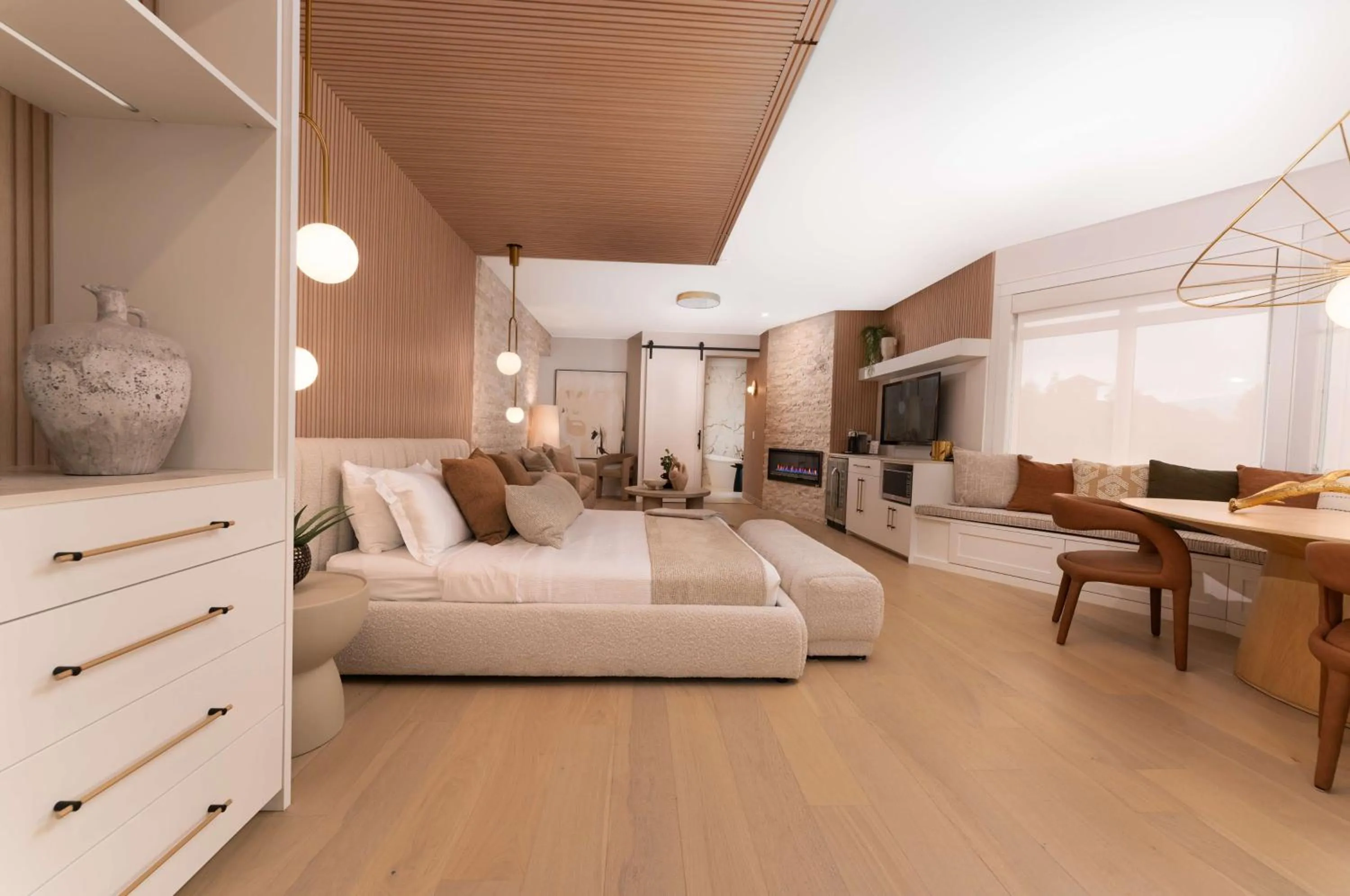 Photo of the whole room, Bed in Prestige Beach House, WorldHotels Crafted