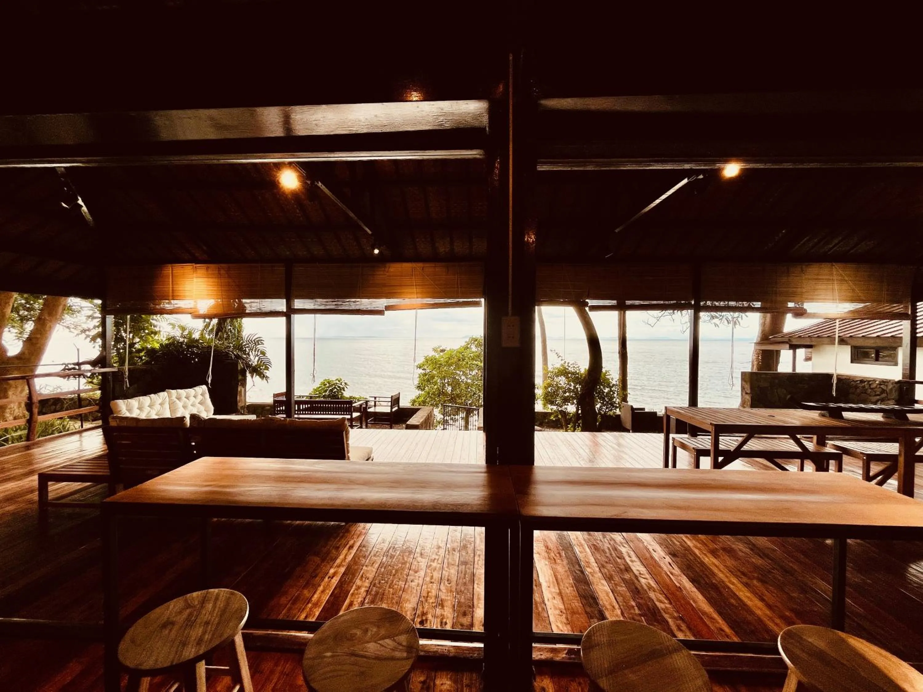 Seating area in Villa Milagros Dive Inn Anilao