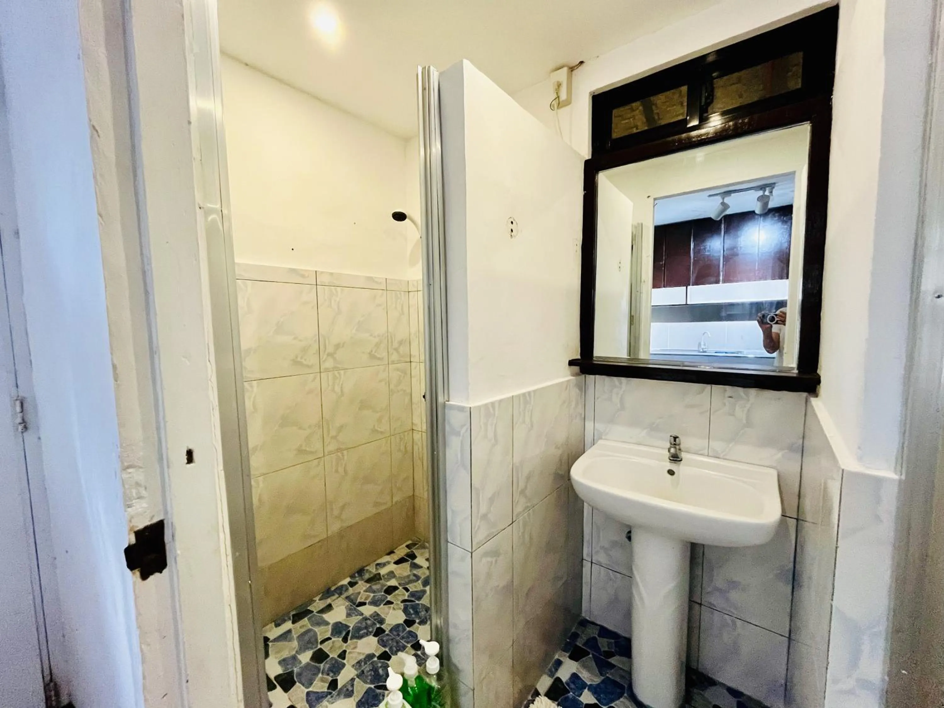 Shower in Villa Milagros Dive Inn Anilao