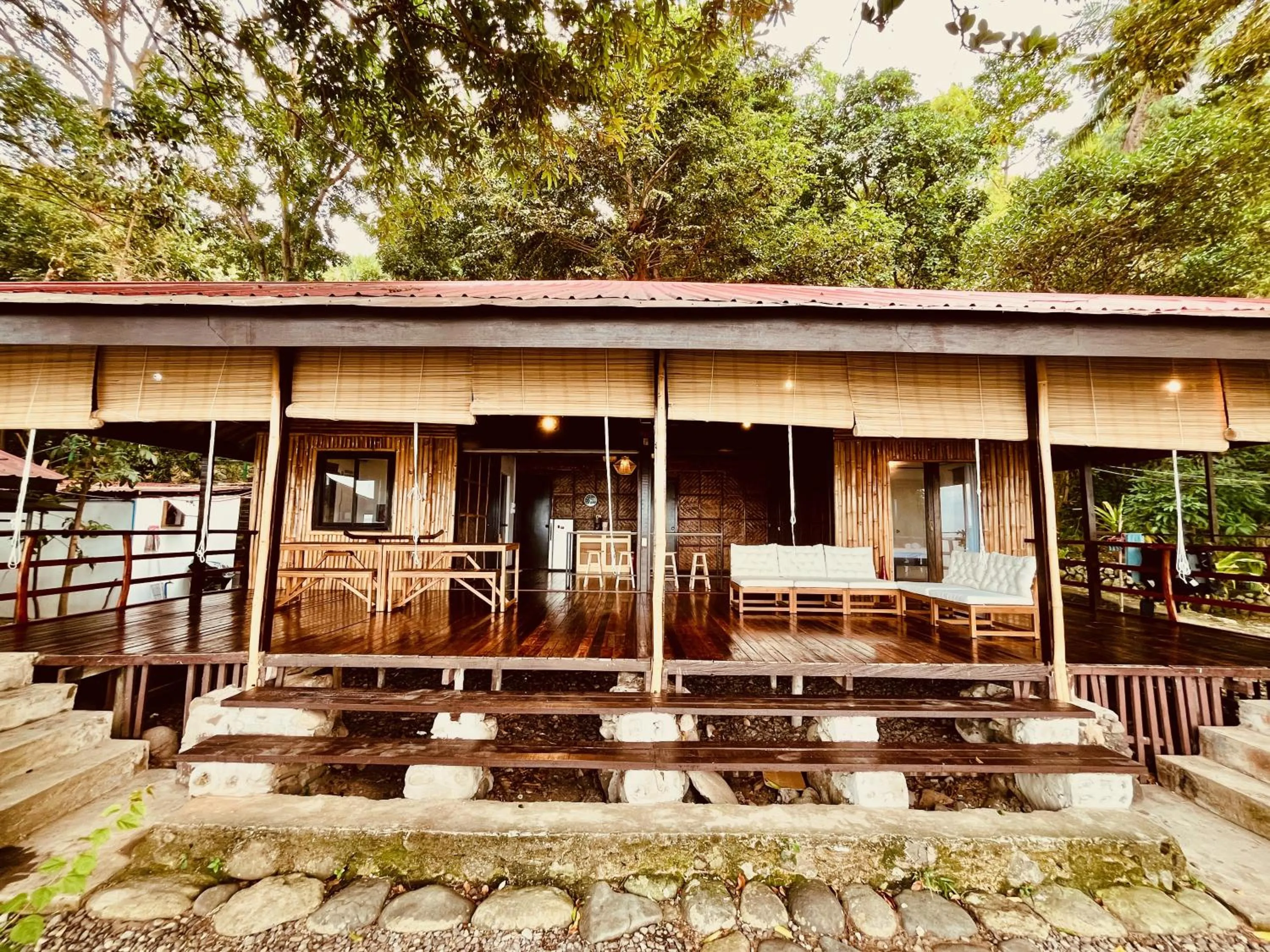 Day in Villa Milagros Dive Inn Anilao