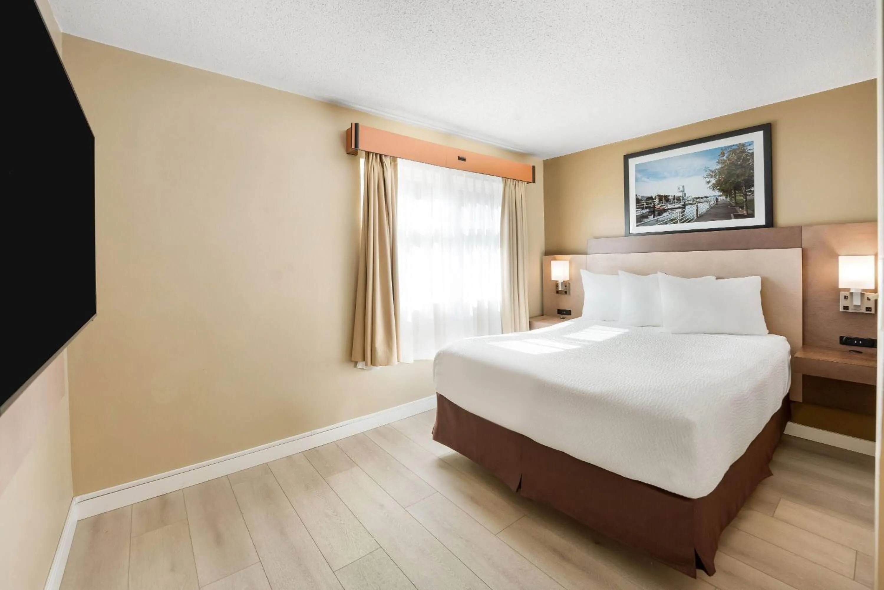 Bed in Days Inn by Wyndham Nanaimo