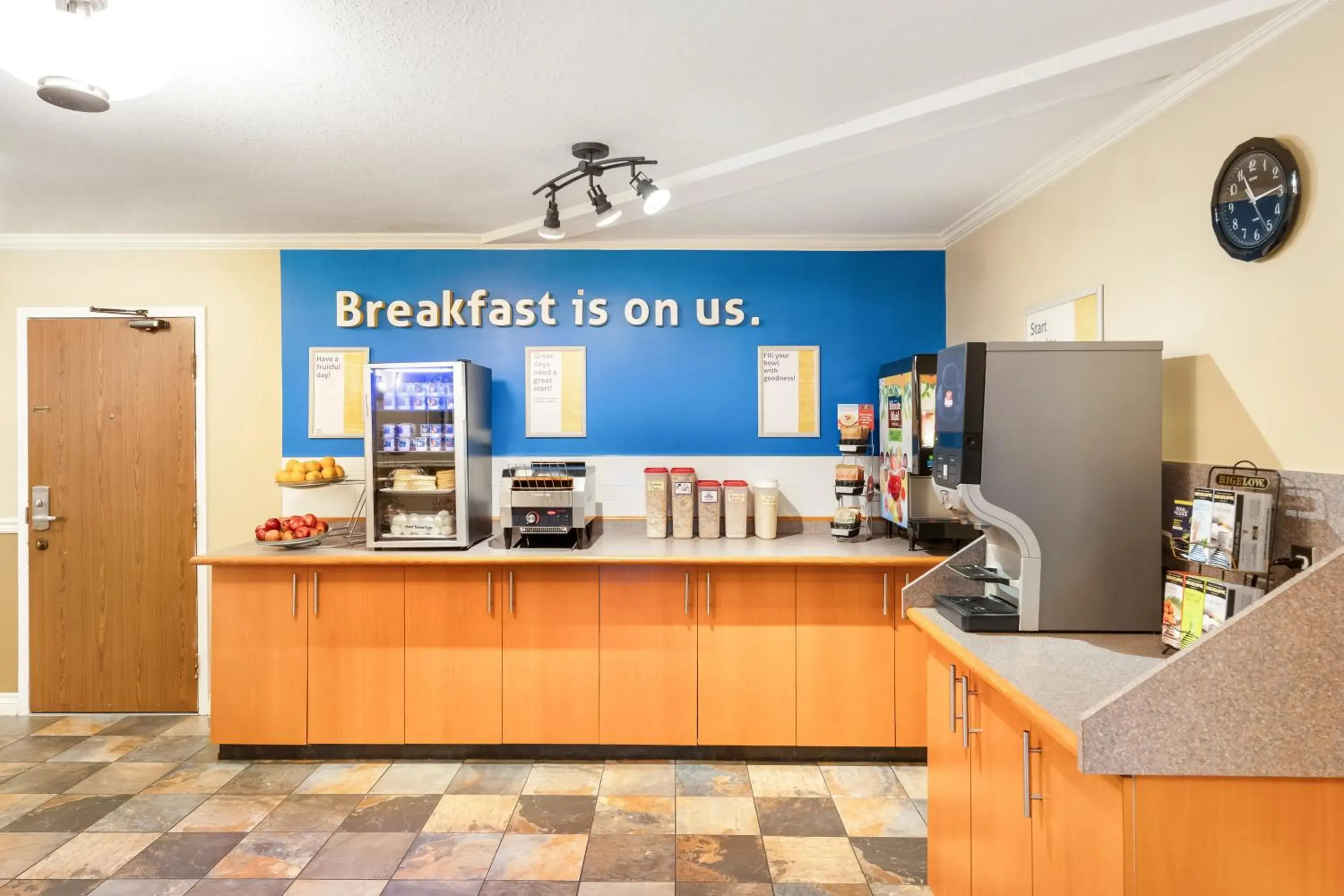 Breakfast in Days Inn by Wyndham Nanaimo Breakfast in Days Inn by Wyndham Nanaimo