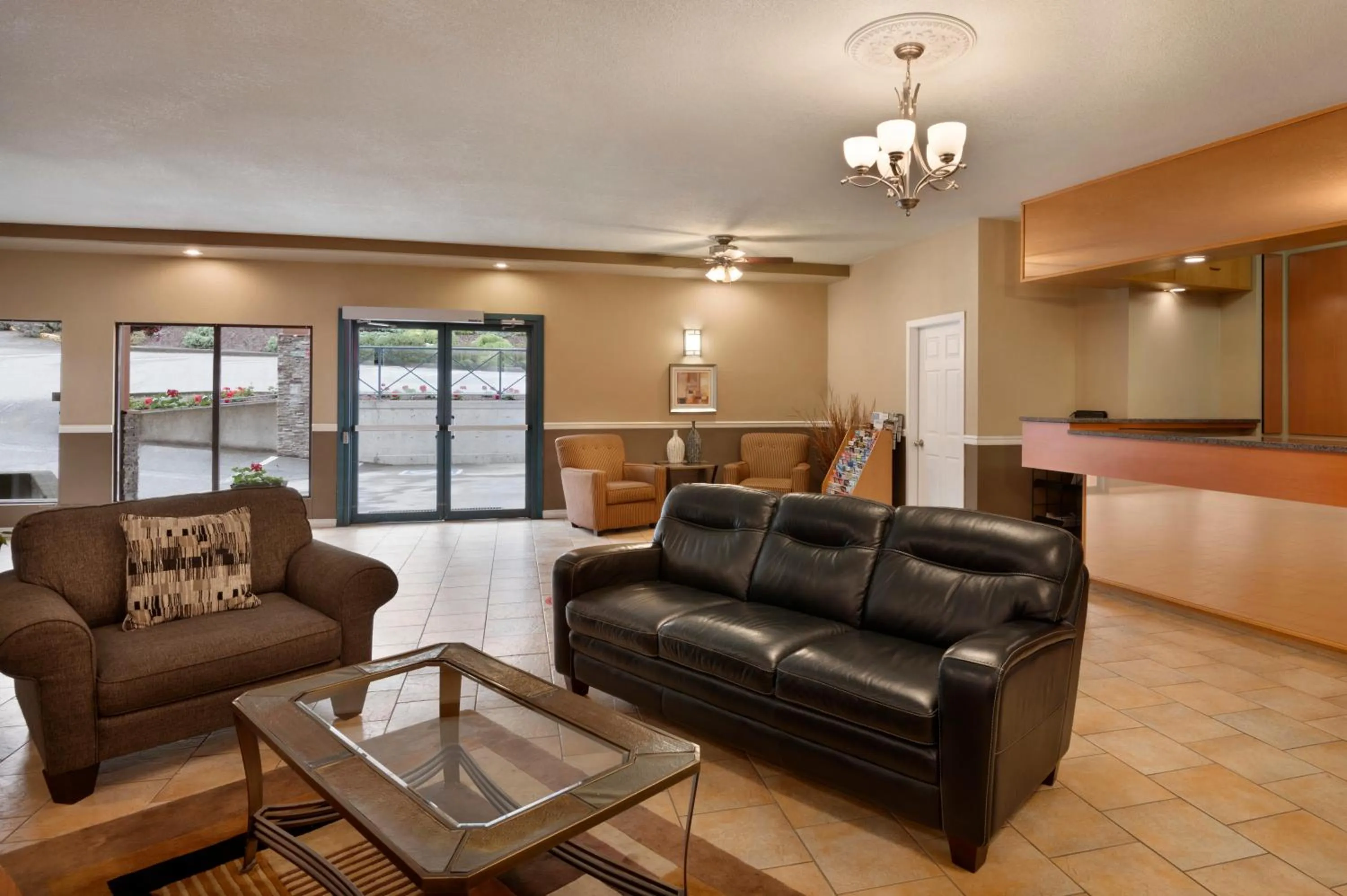 Lobby or reception in Days Inn by Wyndham Nanaimo