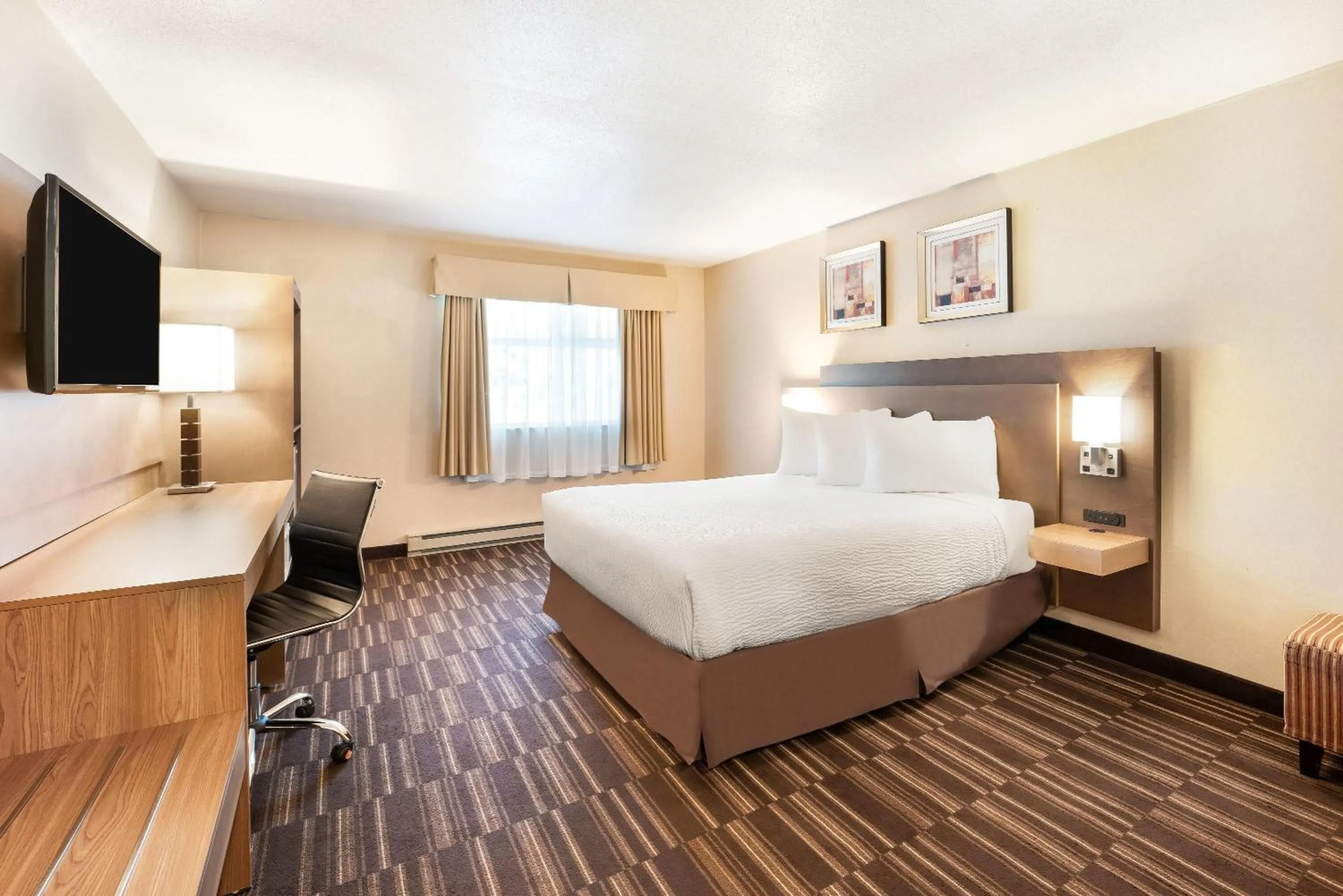 Bed in Days Inn by Wyndham Nanaimo