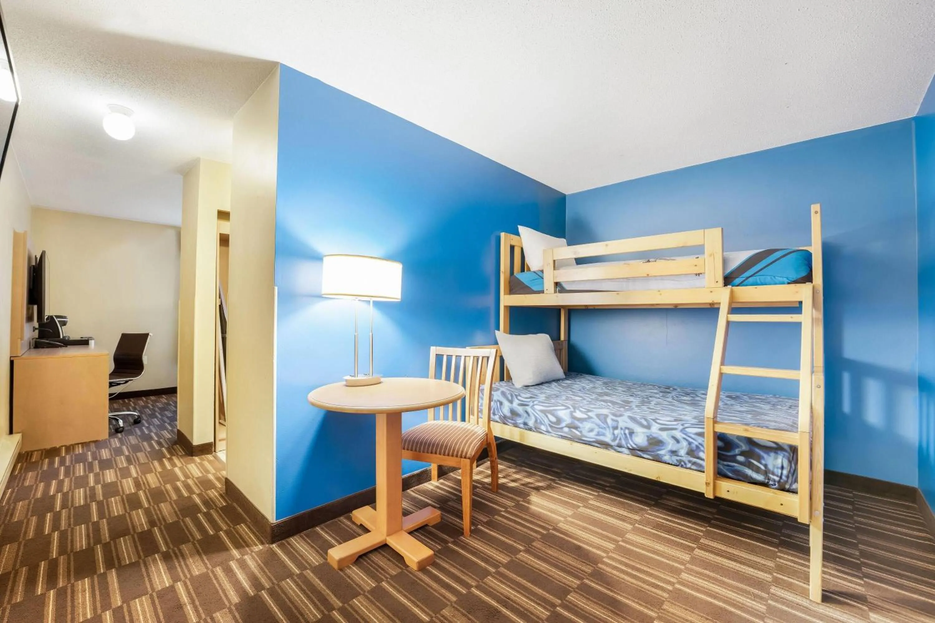 Photo of the whole room, Bed in Days Inn by Wyndham Nanaimo
