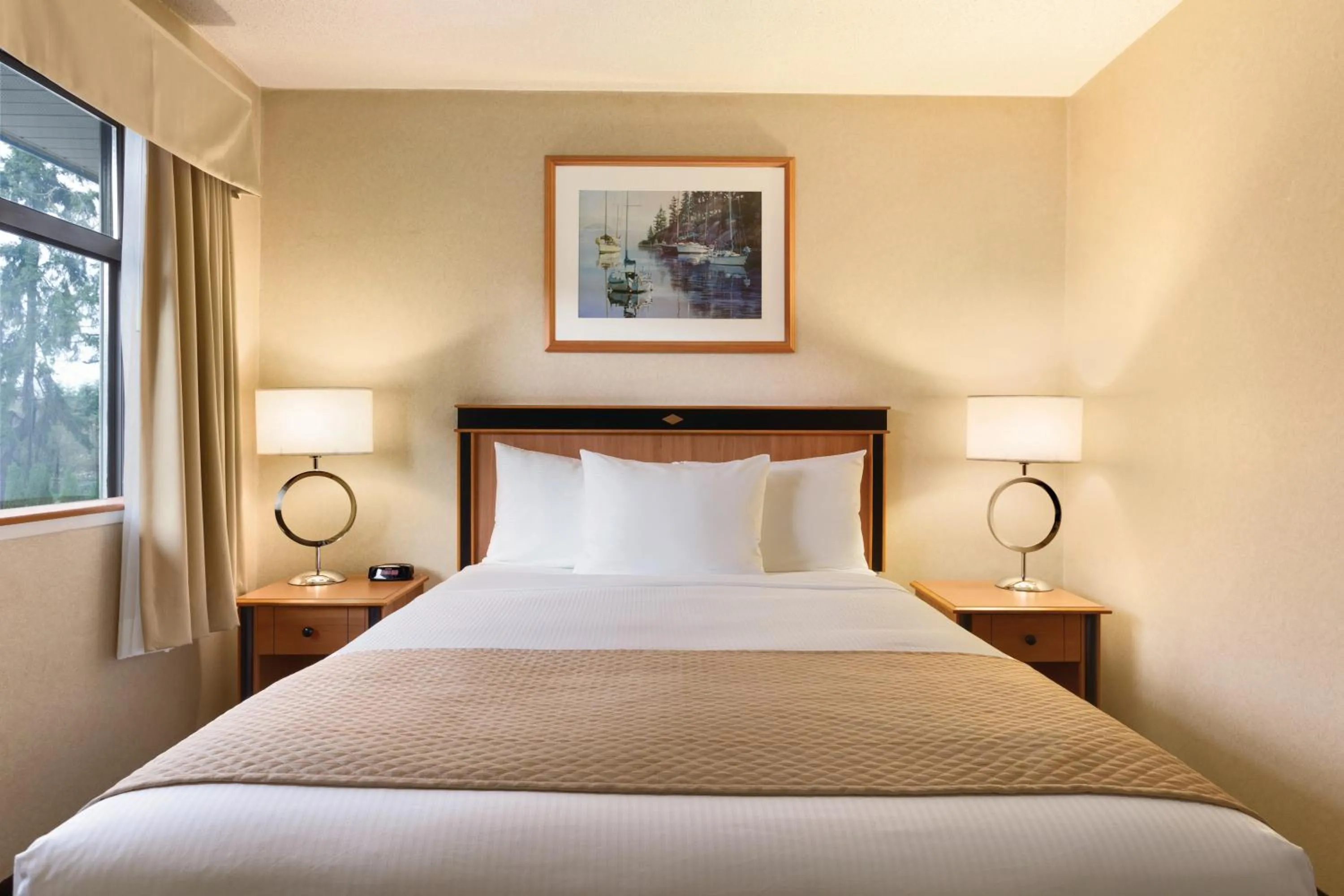 Bed in Days Inn by Wyndham Nanaimo