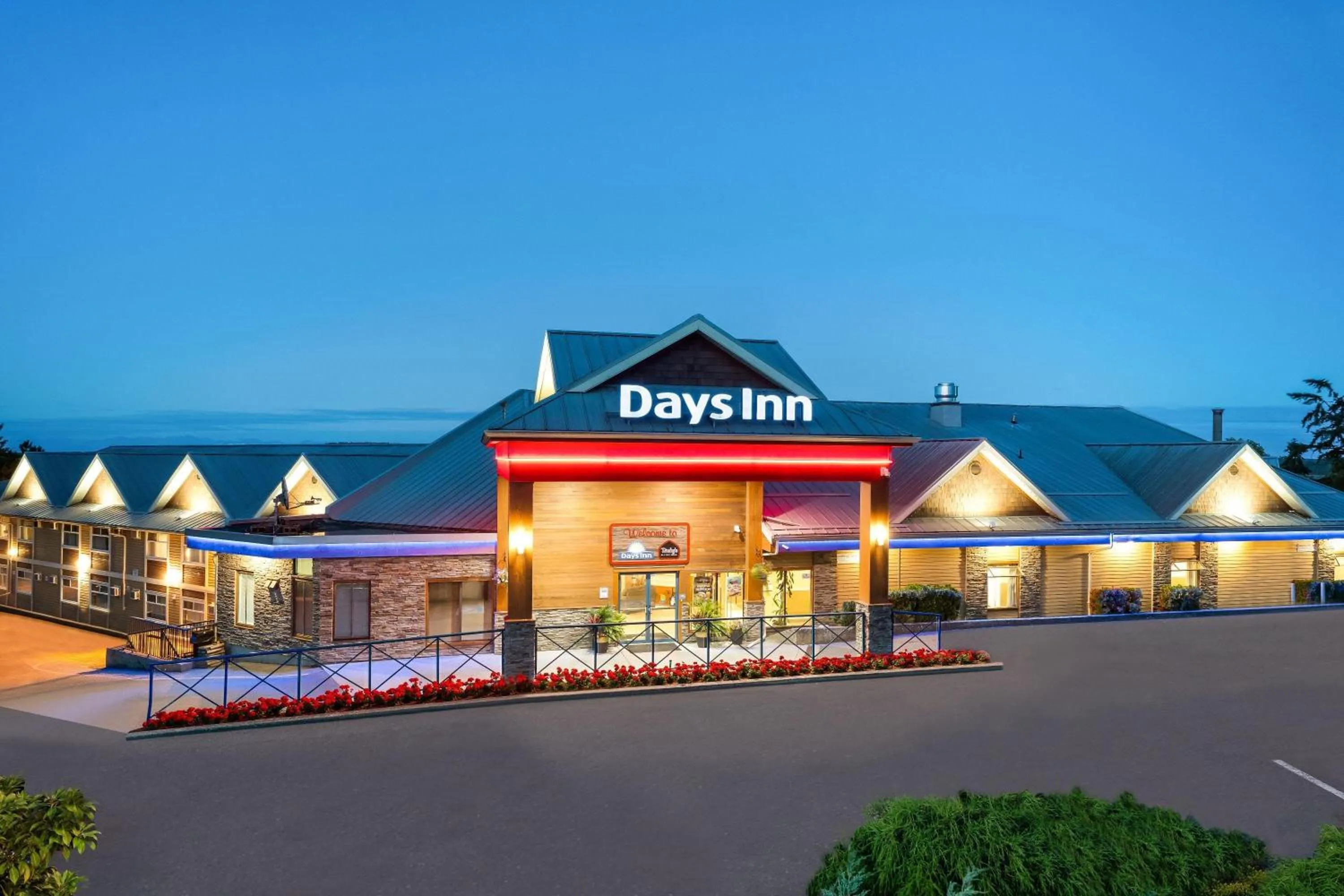 Property building in Days Inn by Wyndham Nanaimo