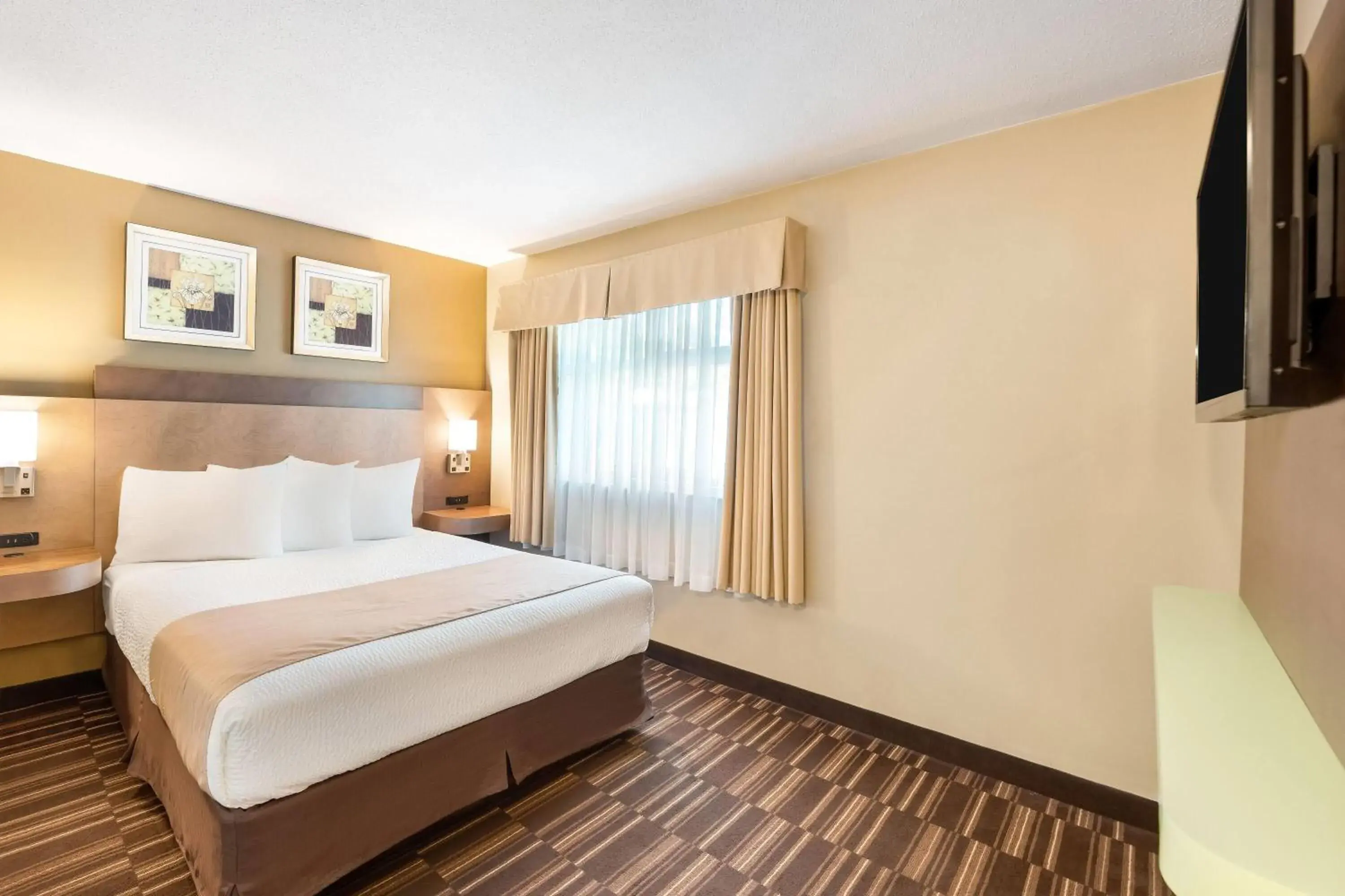 Bed in Days Inn by Wyndham Nanaimo Bed in Days Inn by Wyndham Nanaimo