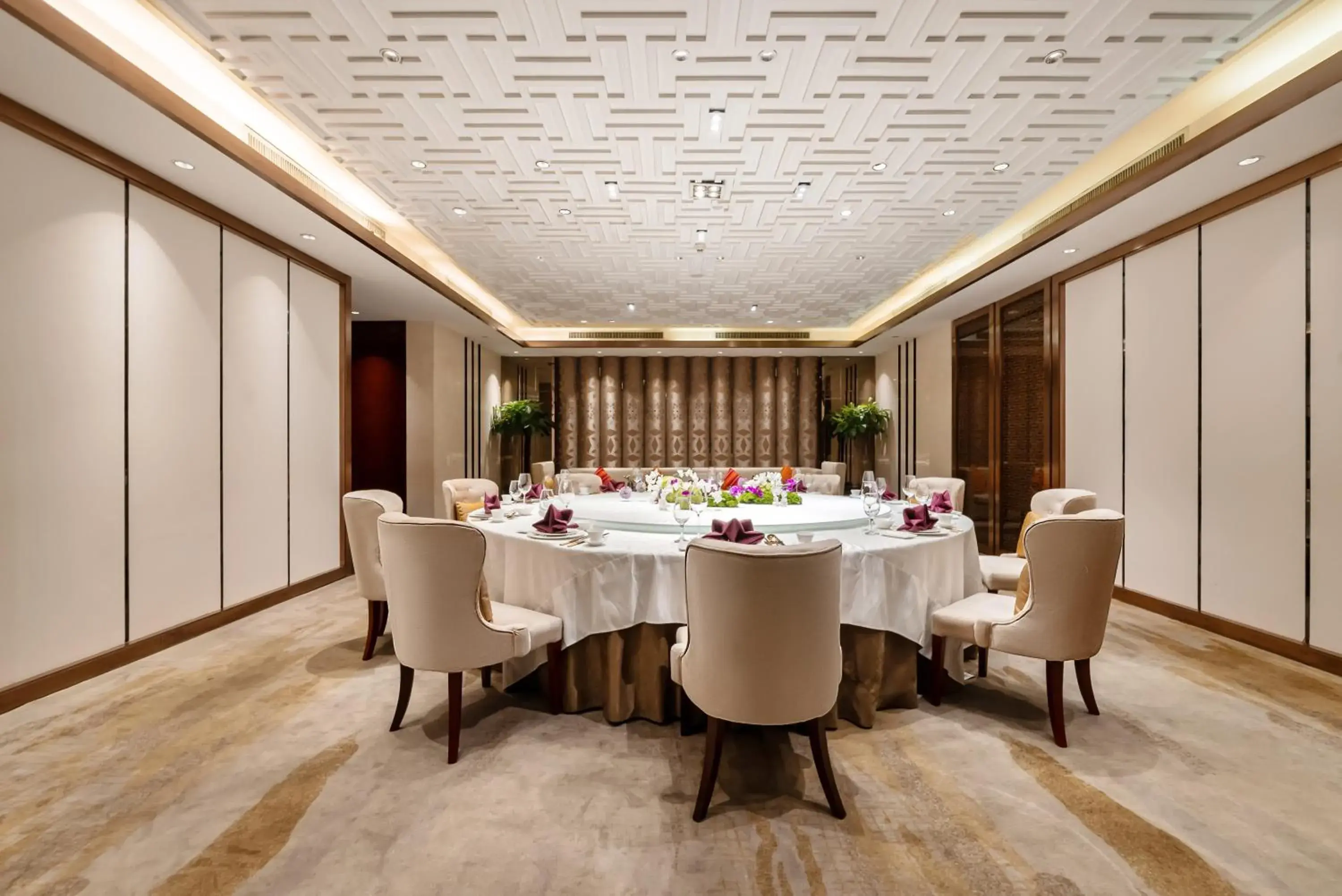 Restaurant/places to eat in GuangDong Hotel Shanghai - Free Self-service Laundry Restaurant/places to eat in GuangDong Hotel Shanghai - Free Self-service Laundry