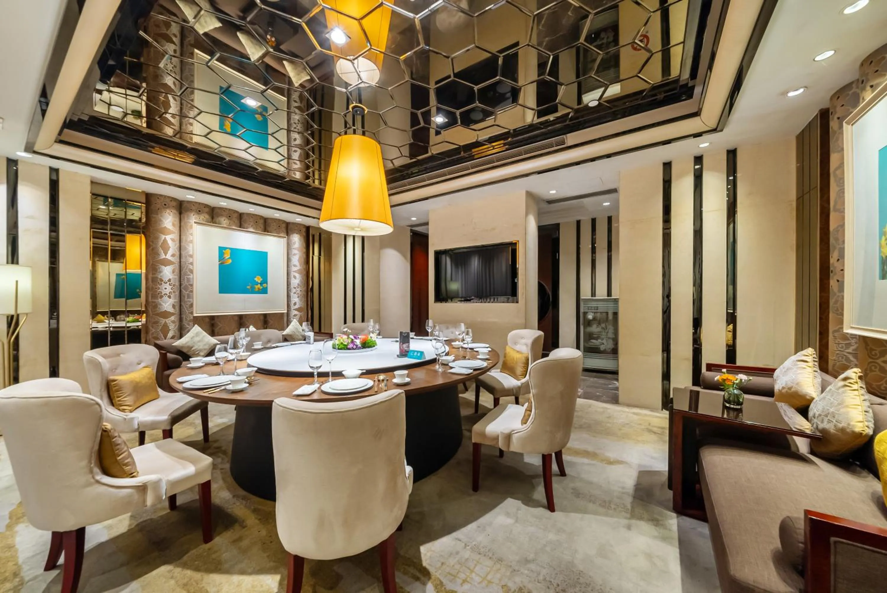 Restaurant/places to eat in GuangDong Hotel Shanghai - Free Self-service Laundry