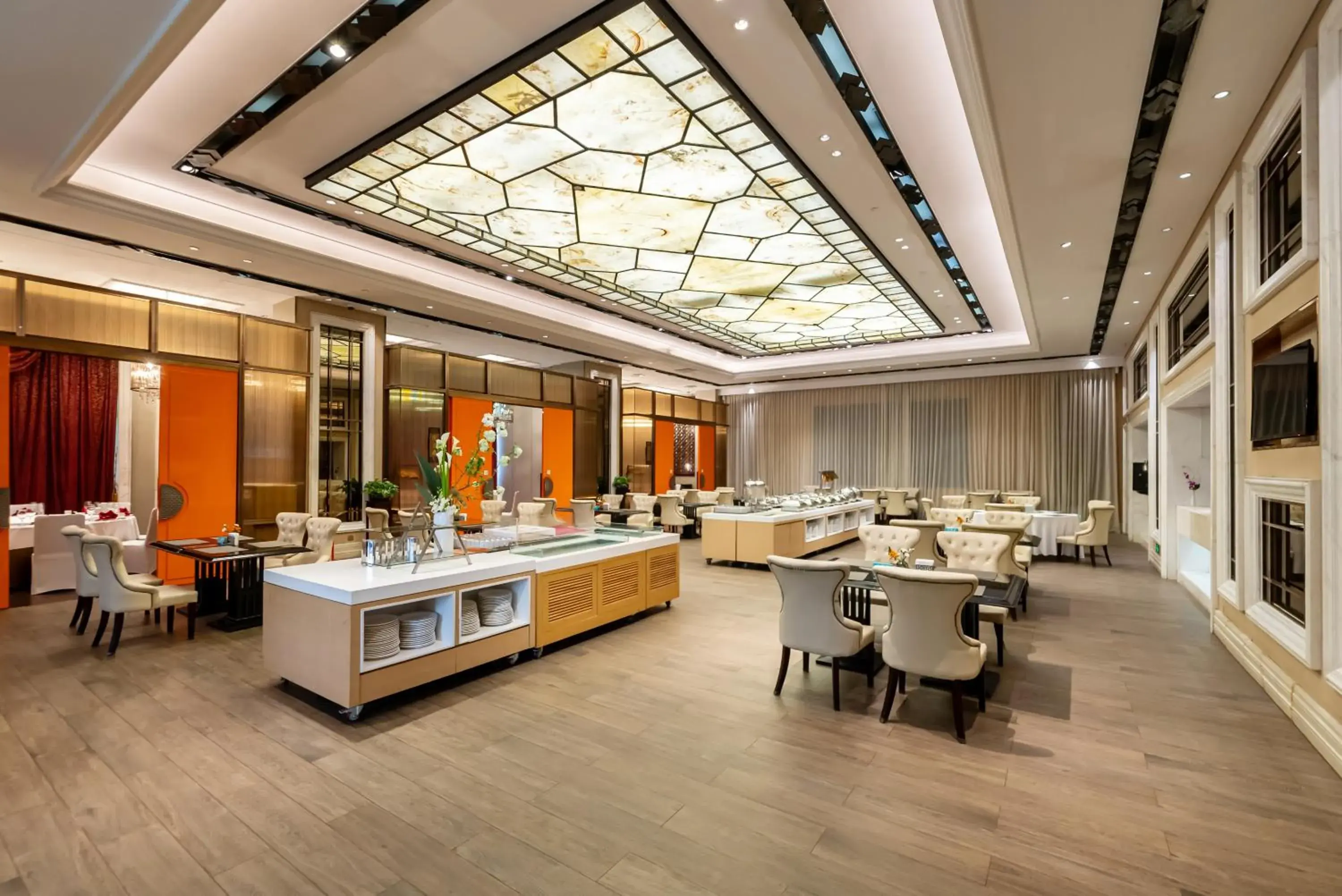 Restaurant/places to eat in GuangDong Hotel Shanghai Restaurant/places to eat in GuangDong Hotel Shanghai