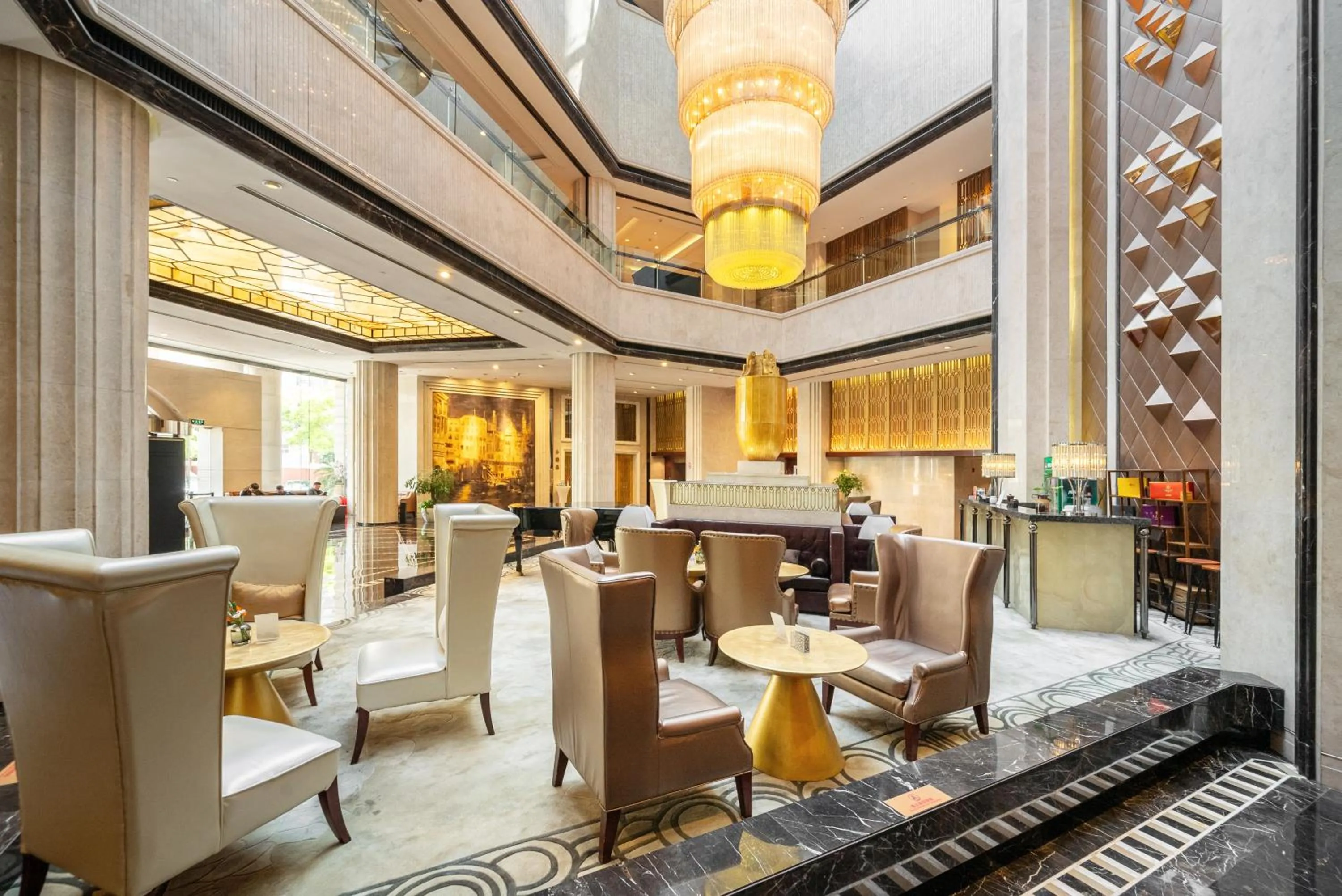 Lobby or reception in GuangDong Hotel Shanghai - Free Self-service Laundry