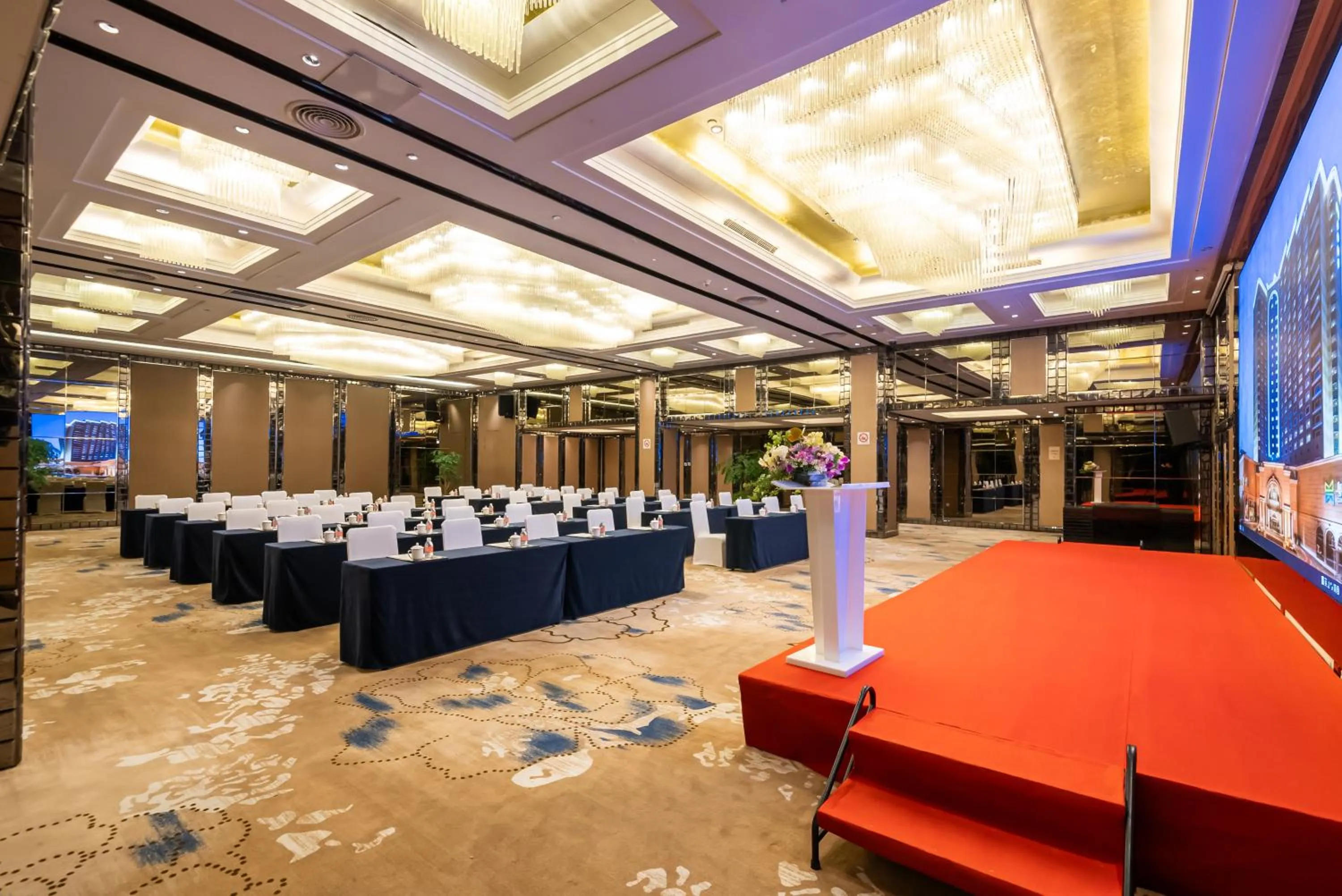 Meeting/conference room in GuangDong Hotel Shanghai - Free Self-service Laundry