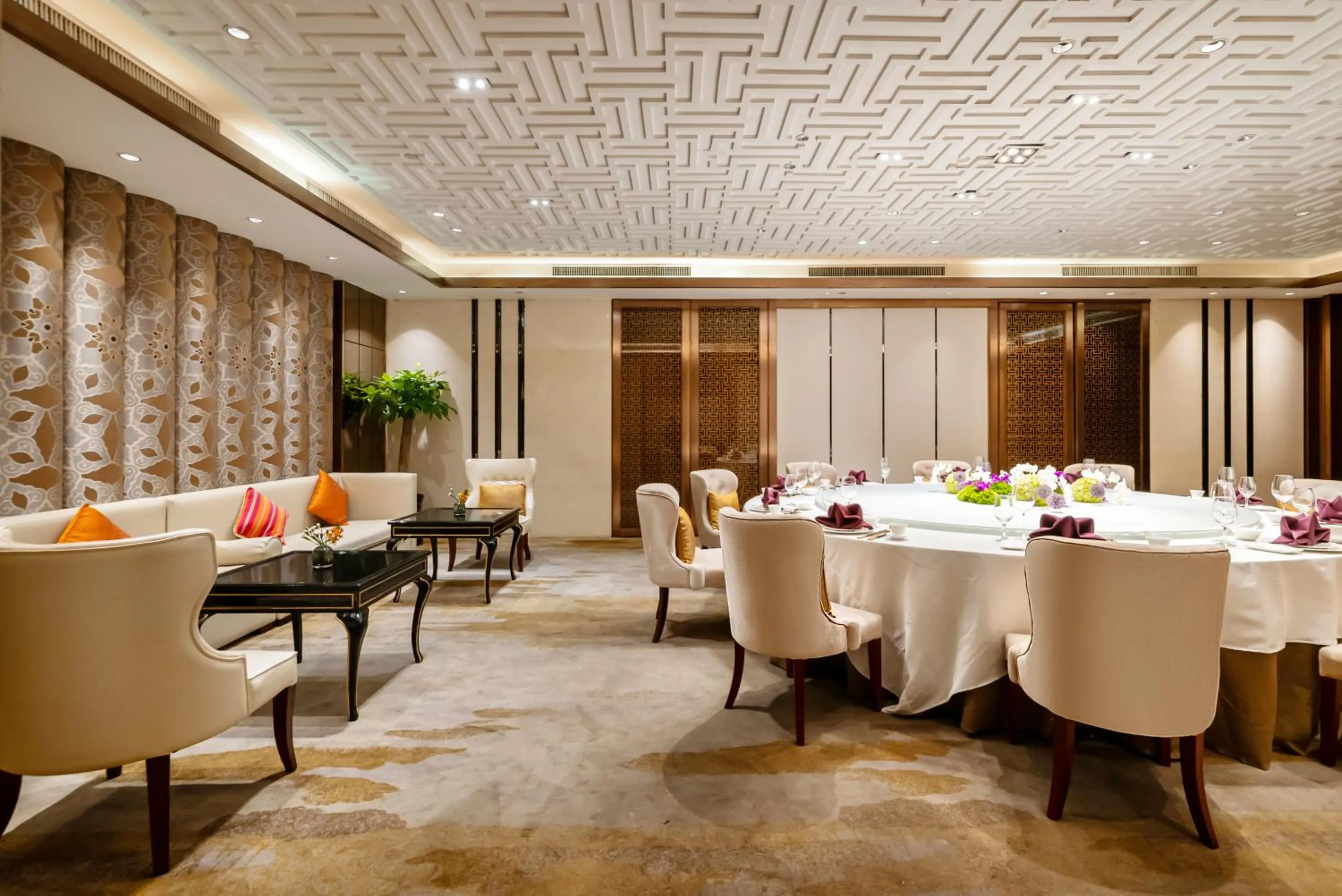 Restaurant/places to eat in GuangDong Hotel Shanghai - Free Self-service Laundry