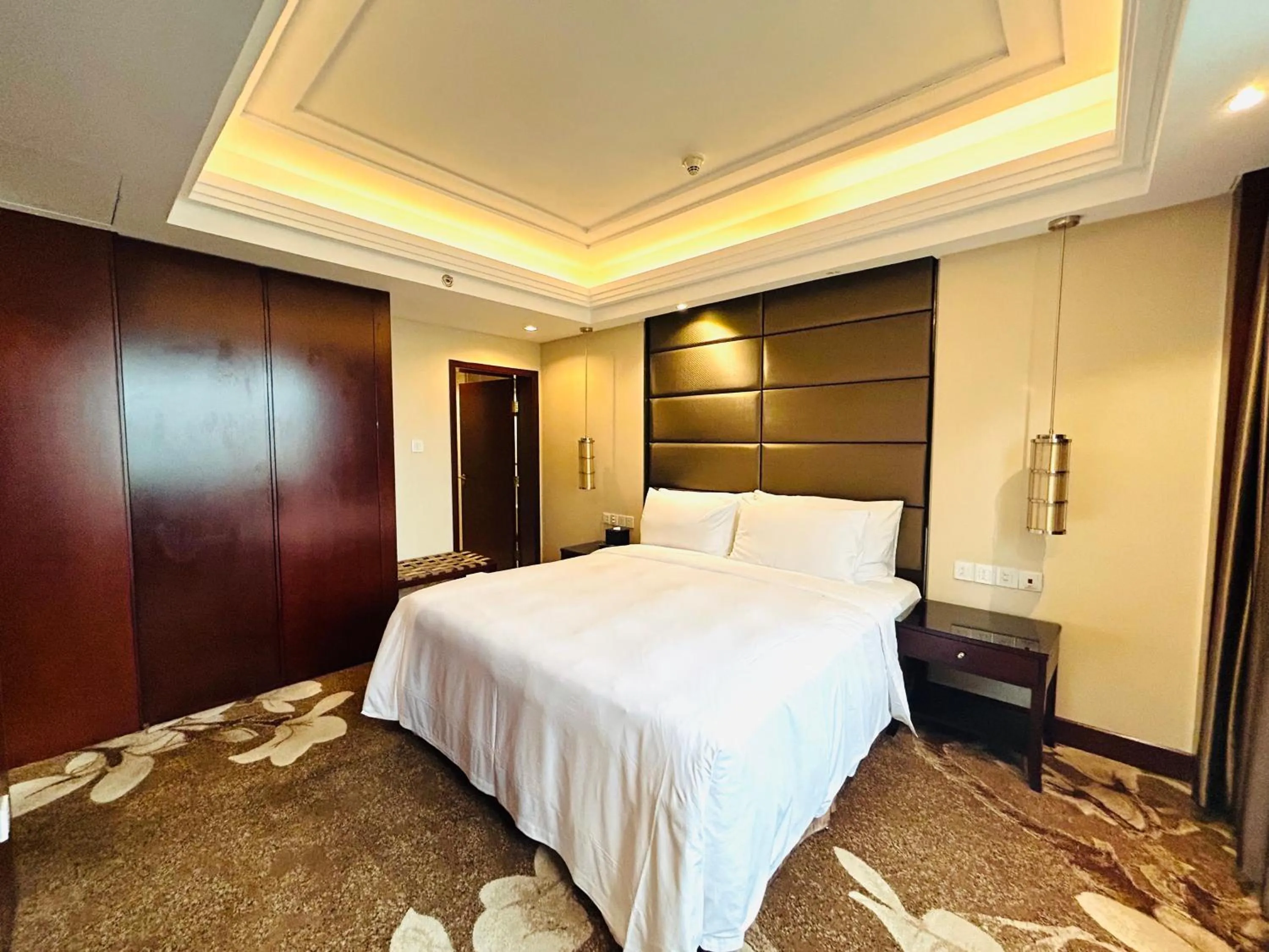 Bedroom, Bed in GuangDong Hotel Shanghai - Free Self-service Laundry