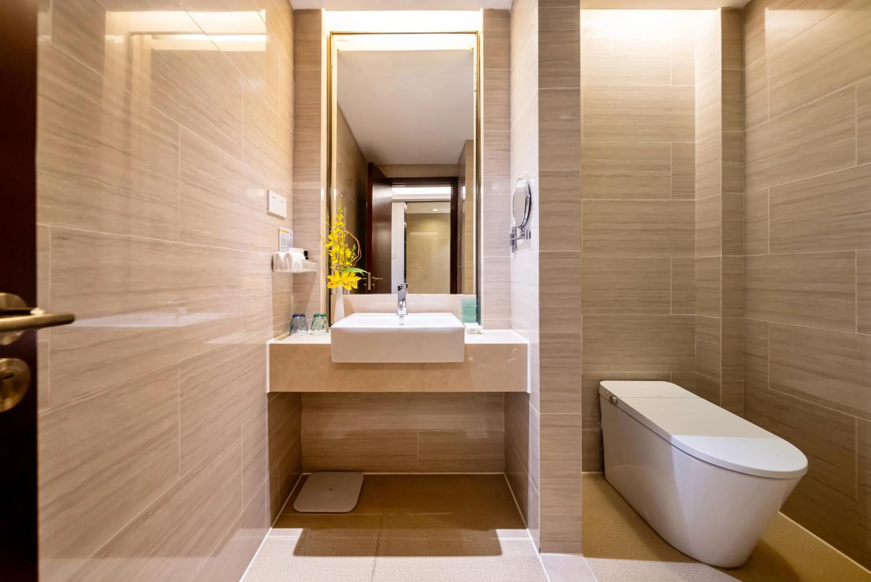 Toilet in GuangDong Hotel Shanghai - Free Self-service Laundry