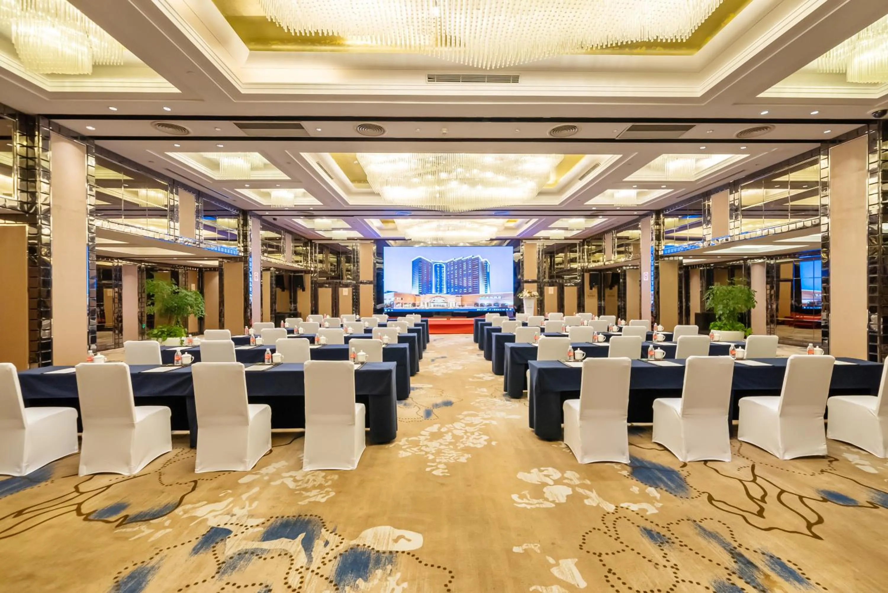 Meeting/conference room in GuangDong Hotel Shanghai - Free Self-service Laundry