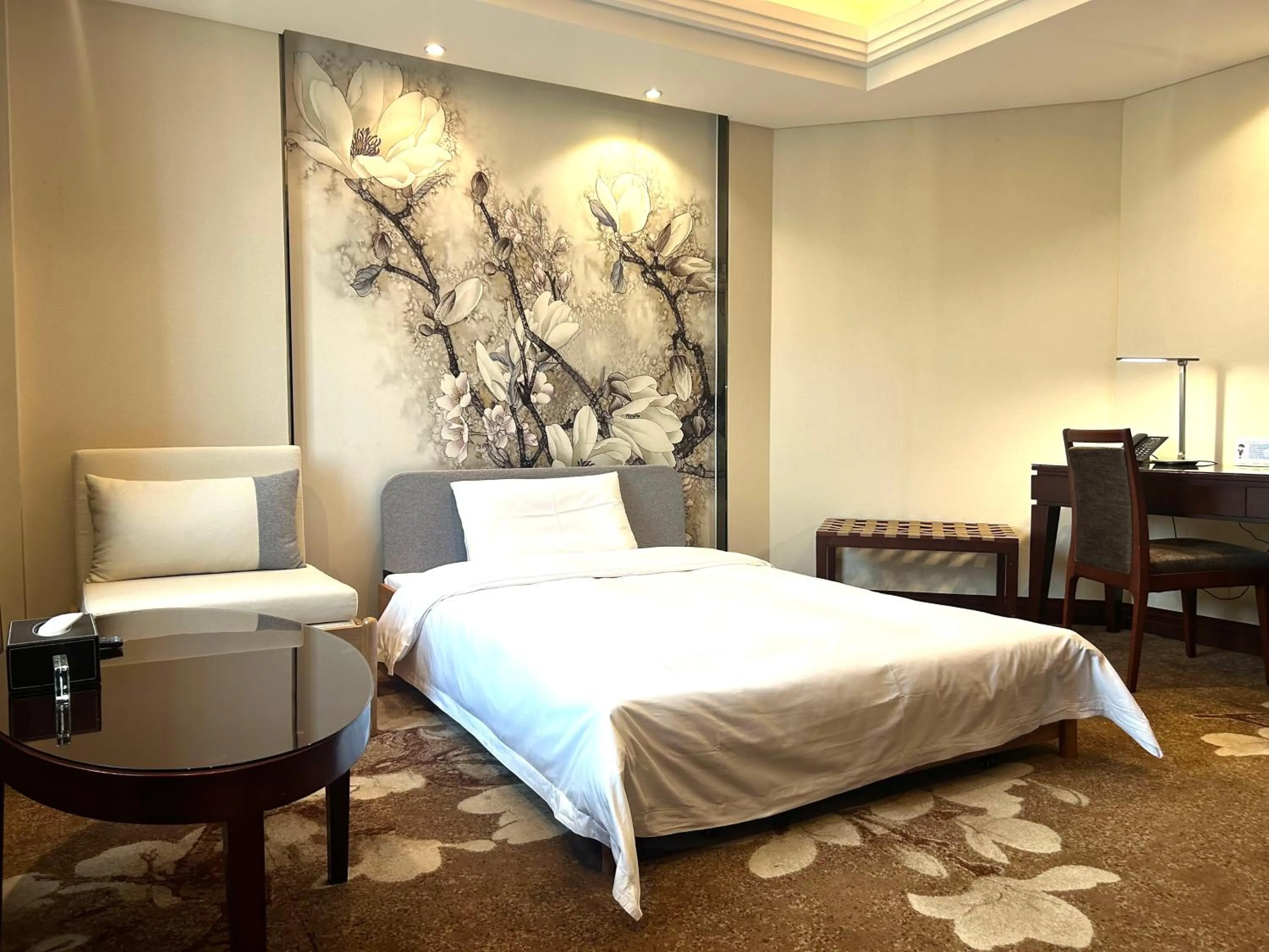 Bed in GuangDong Hotel Shanghai - Free Self-service Laundry