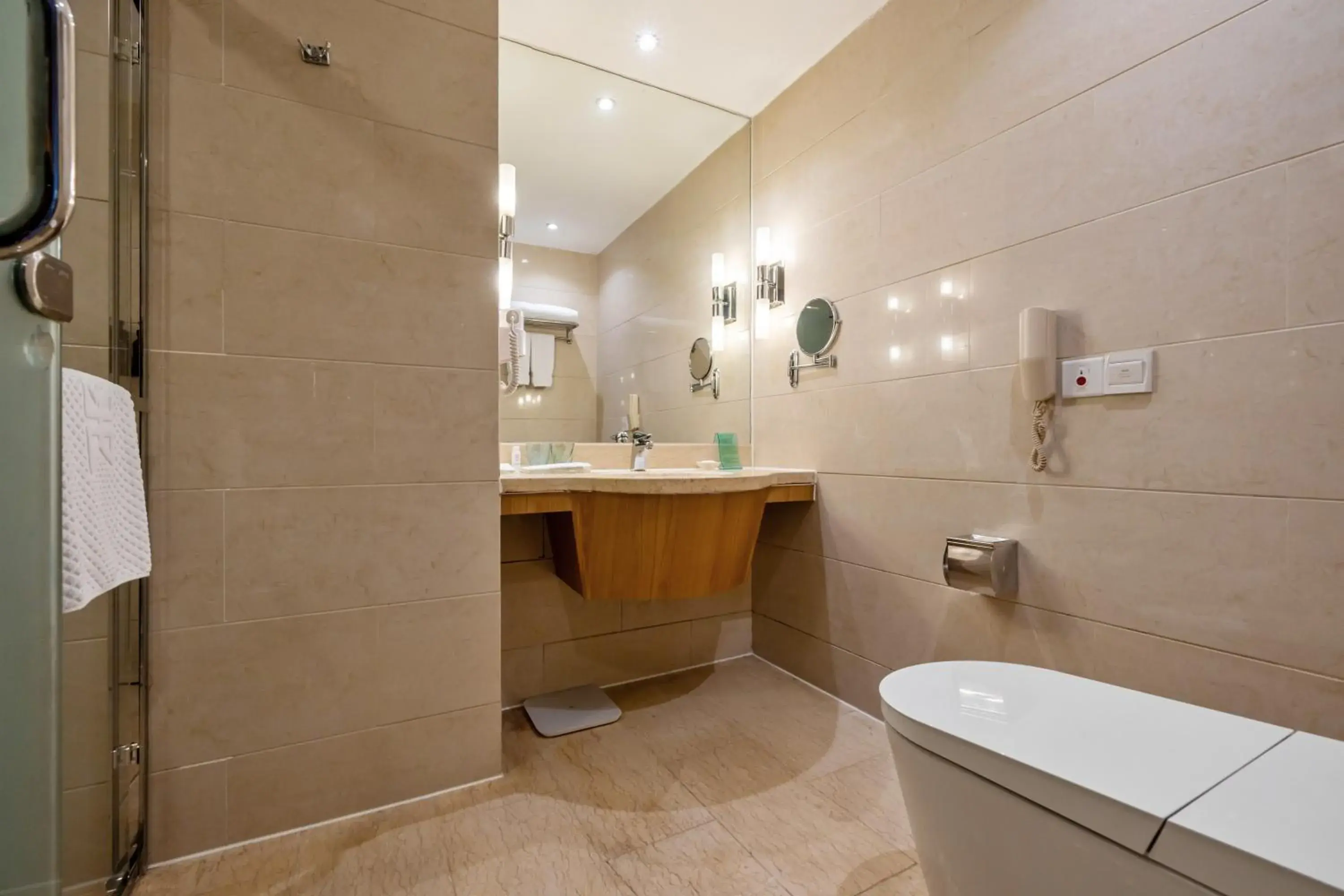 Family Room in GuangDong Hotel Shanghai - Free Self-service Laundry Family Room in GuangDong Hotel Shanghai - Free Self-service Laundry