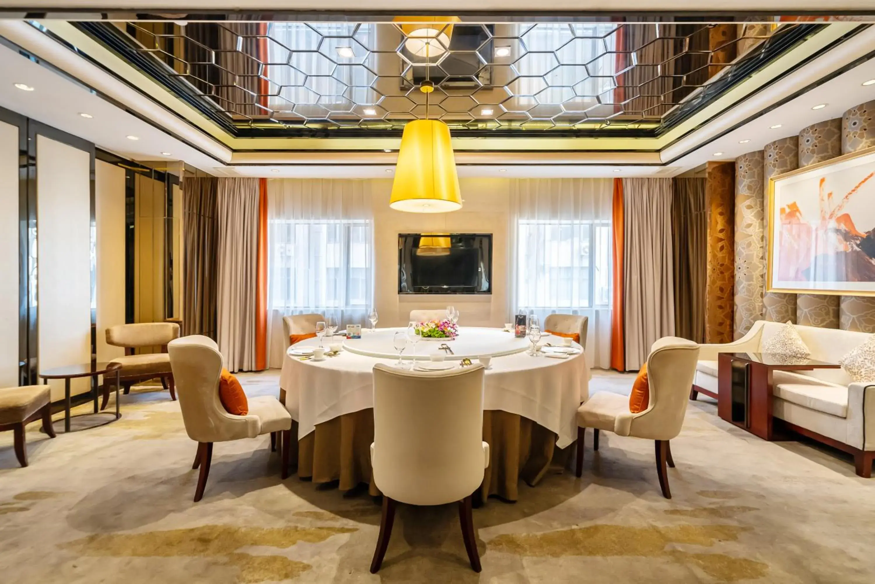 Restaurant/places to eat, Bed in GuangDong Hotel Shanghai Restaurant/places to eat, Bed in GuangDong Hotel Shanghai