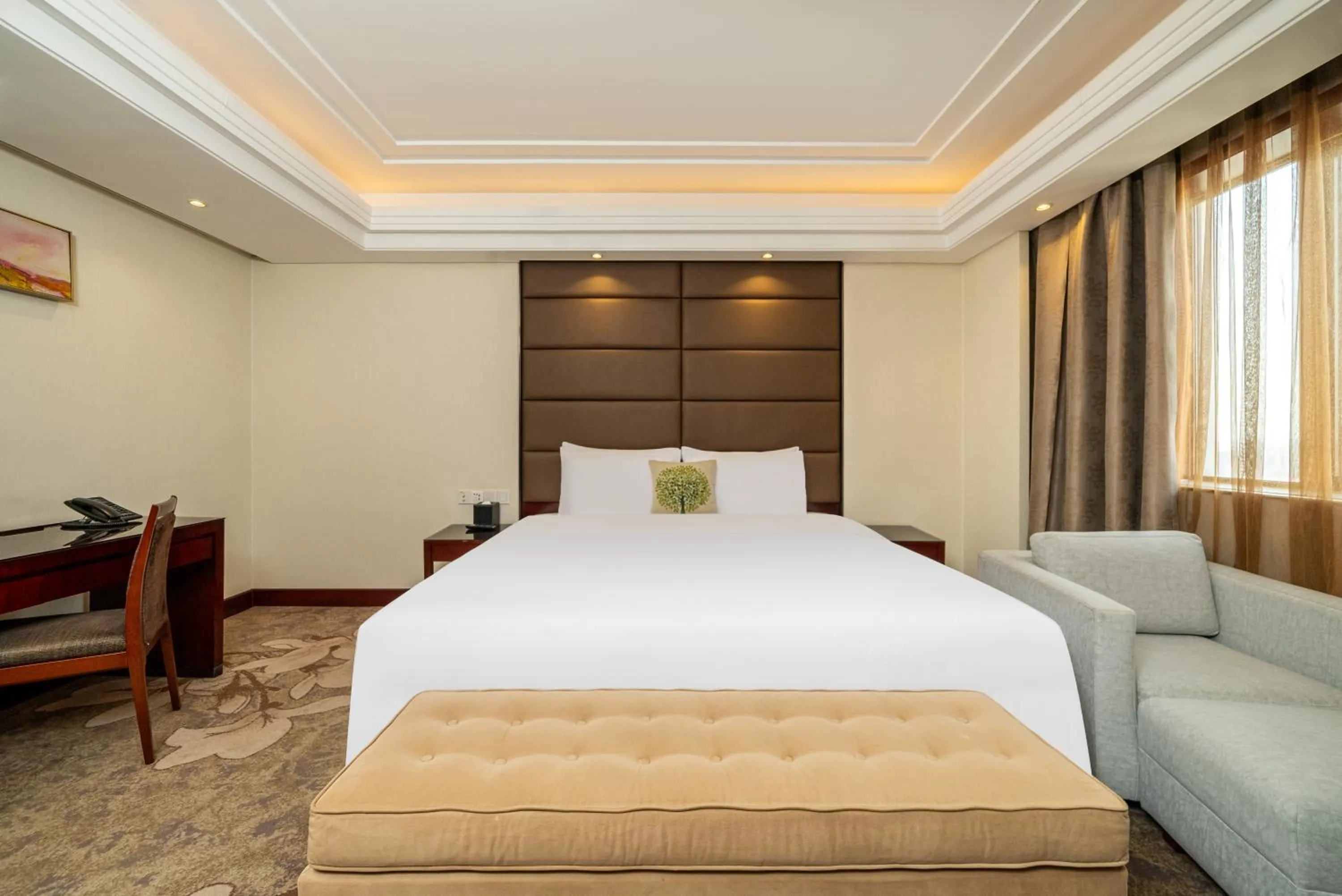 Bed in GuangDong Hotel Shanghai - Free Self-service Laundry