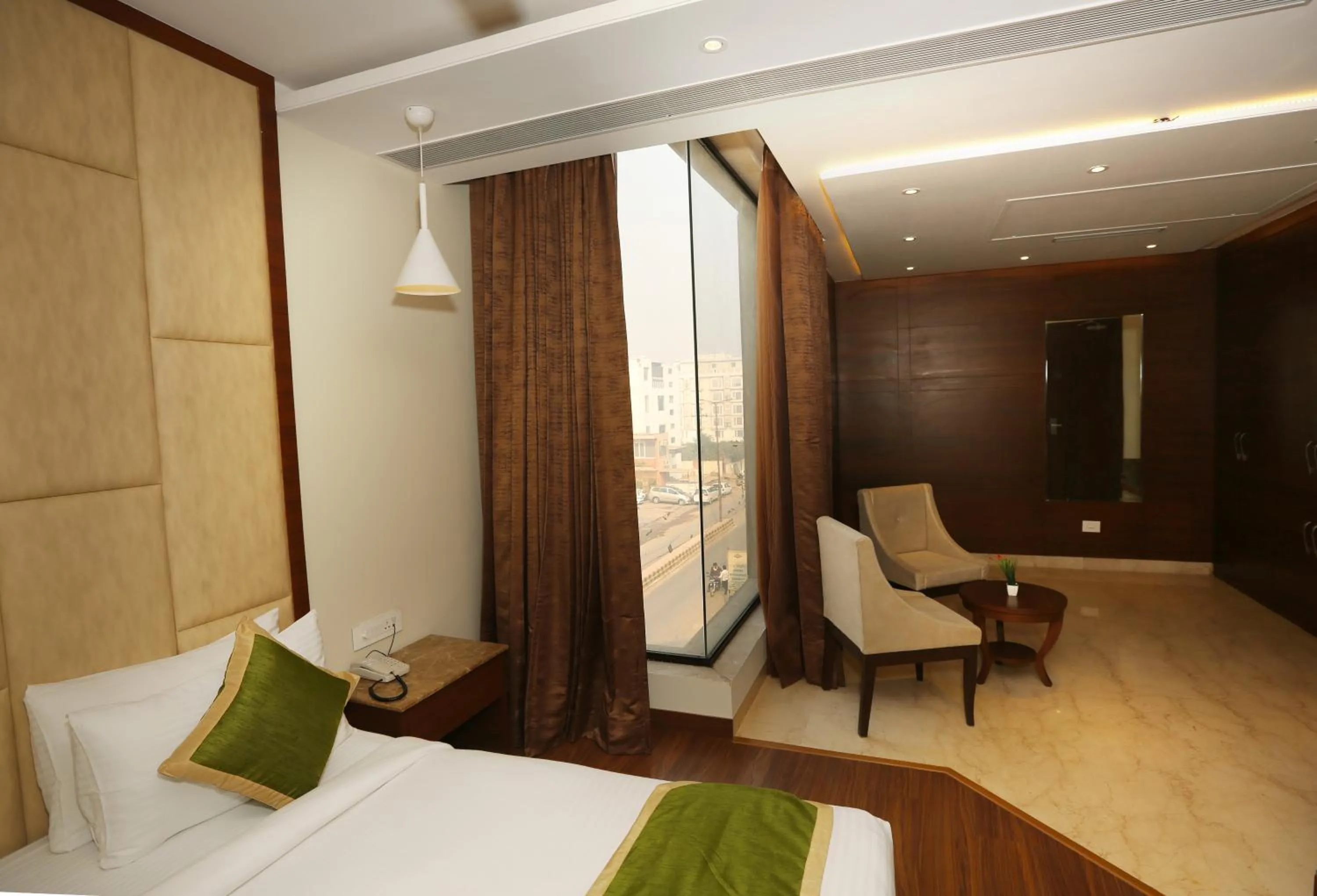 Deluxe Family Room with 20% discount on food in Maple Grand
