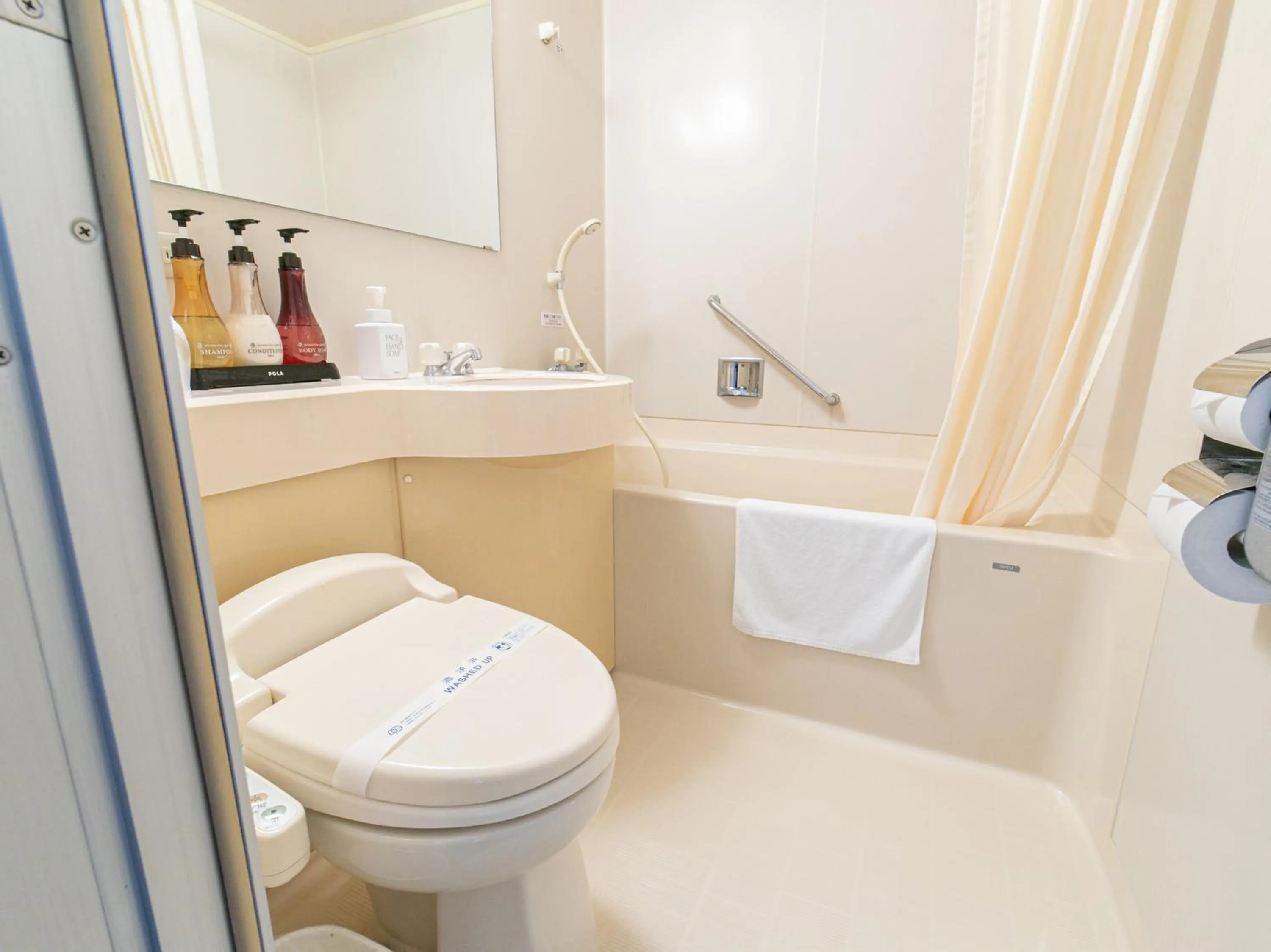 Shower in Hotel Verfort Hyuga