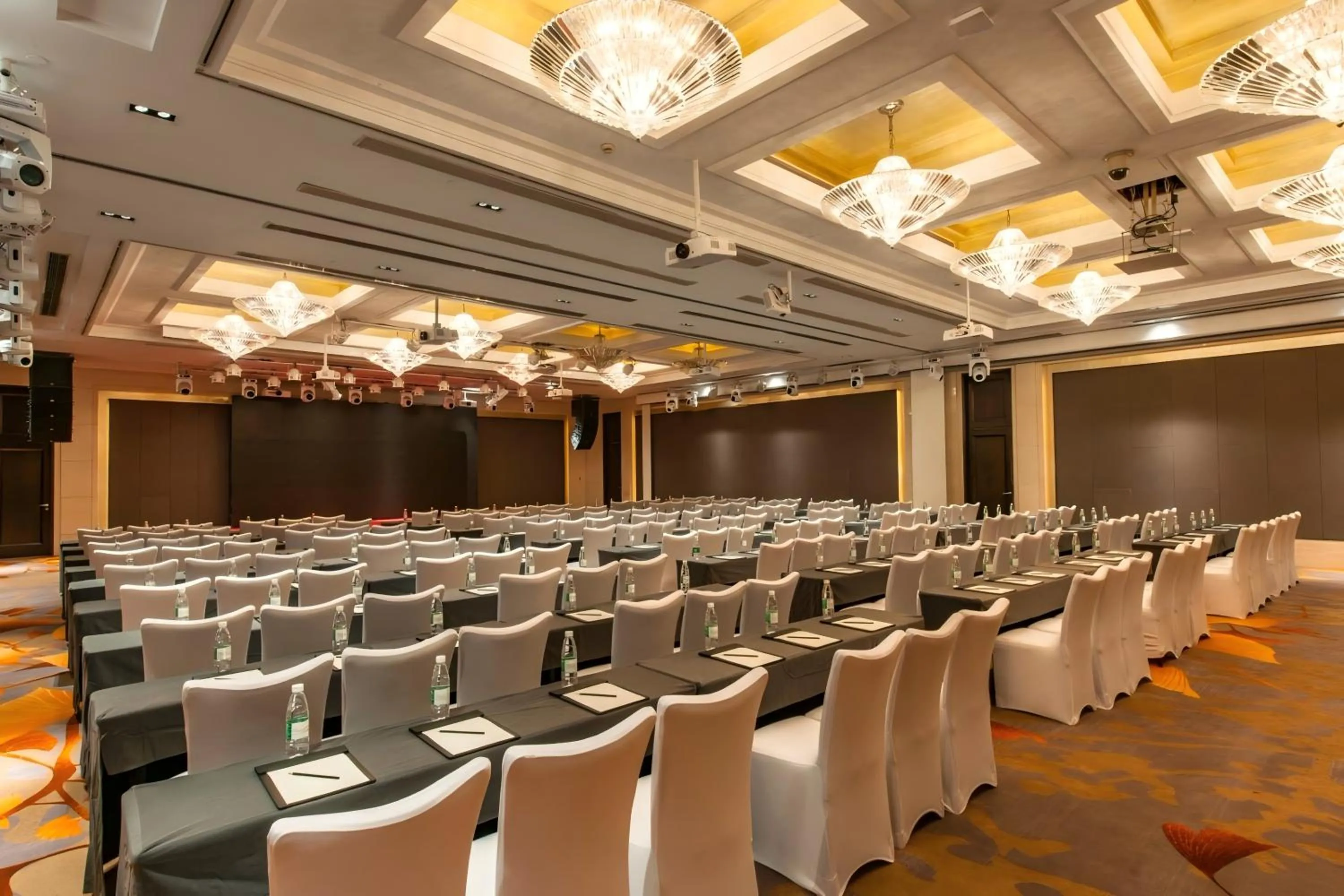 Banquet/Function facilities in Shanghai Baixia Pagoda Hotel