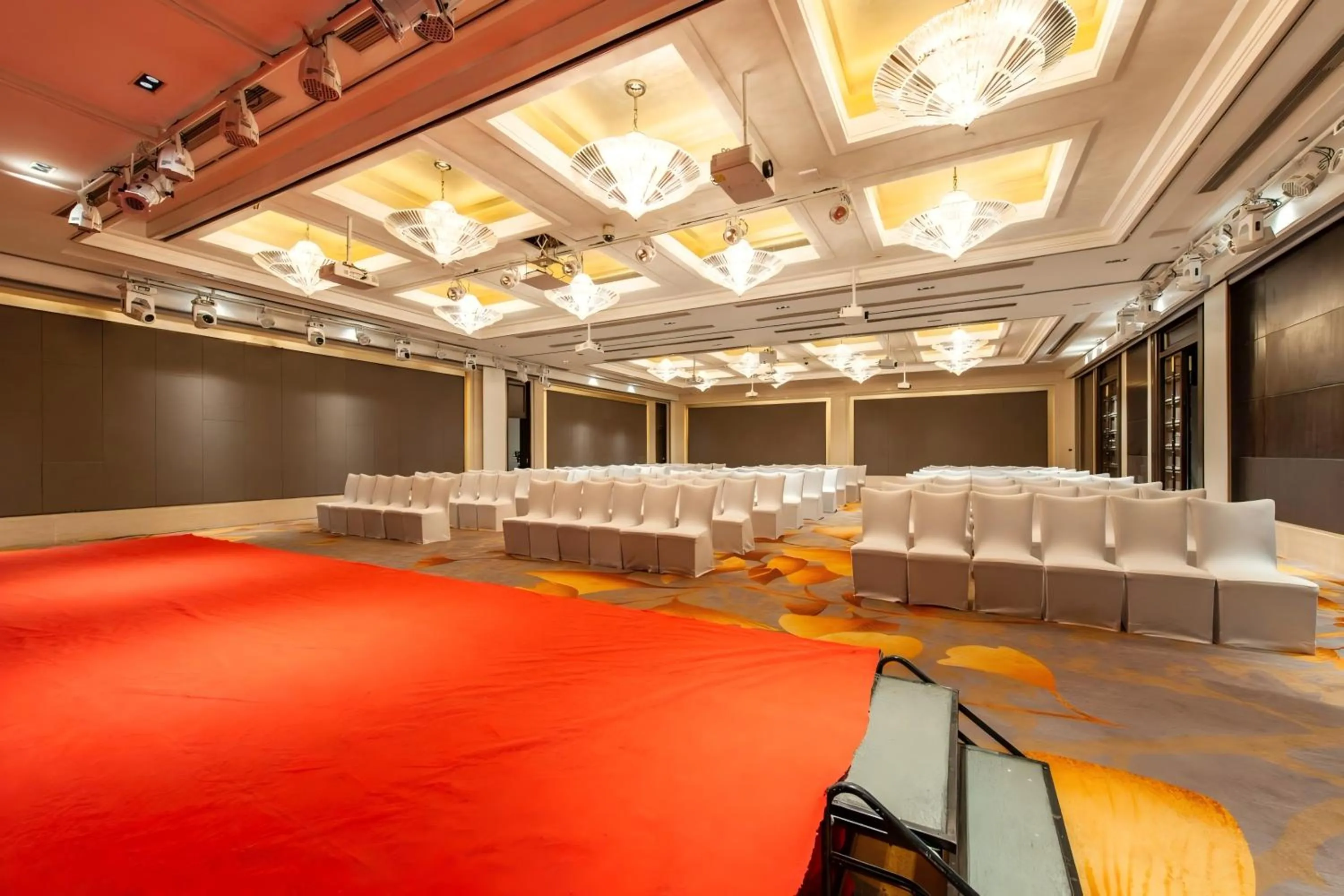 Banquet/Function facilities in Shanghai Baixia Pagoda Hotel