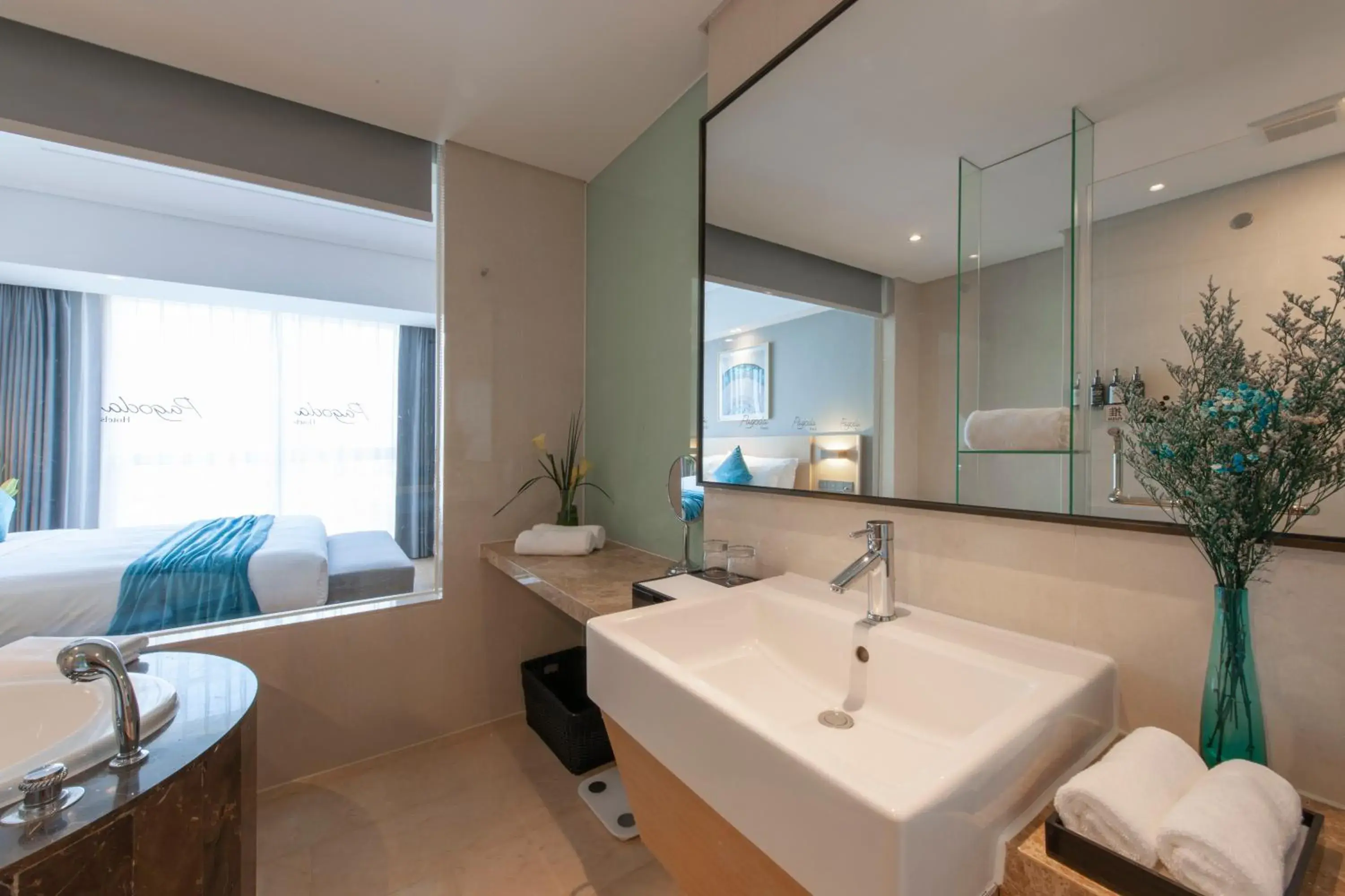 Bathroom in Shanghai Baixia Pagoda Hotel Bathroom in Shanghai Baixia Pagoda Hotel